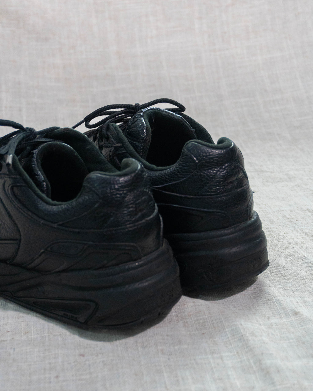 New Balance 927 black leather sneakers Pakistan pre loved EU 45 unisex