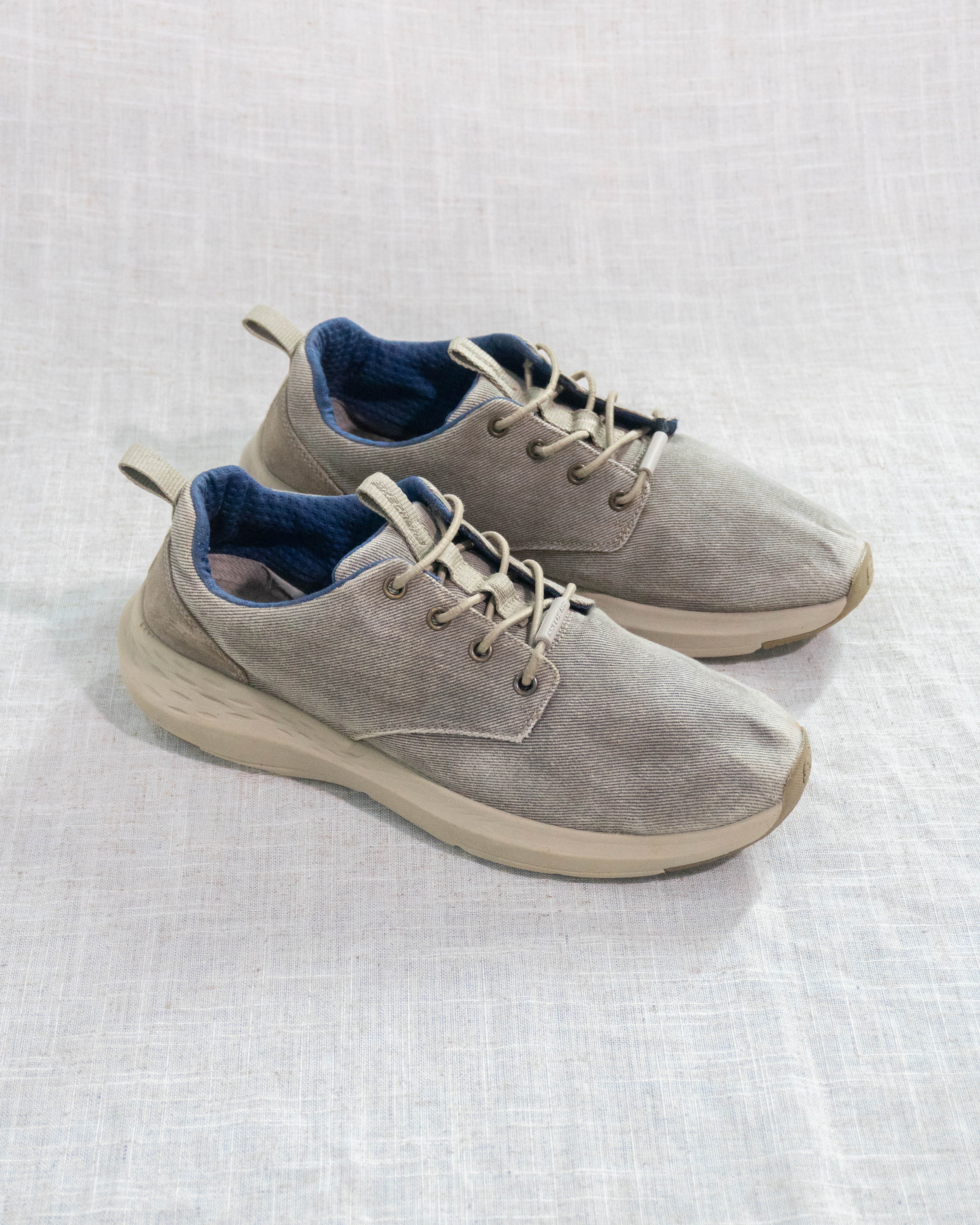 Skechers relaxed fit memory foam beige sneakers Pakistan pre loved EU 45 unisex