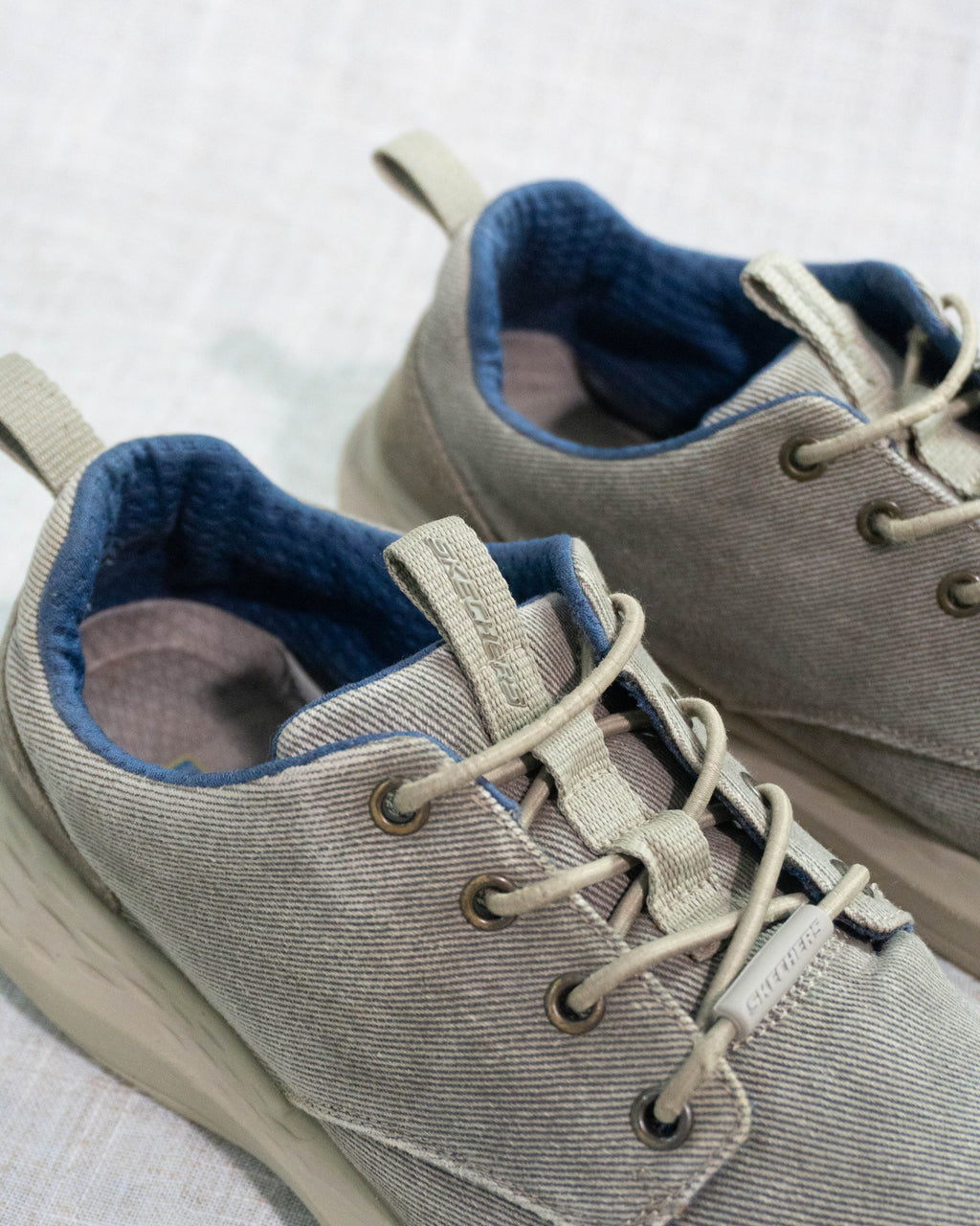 Skechers relaxed fit memory foam beige sneakers Pakistan pre loved EU 45 unisex
