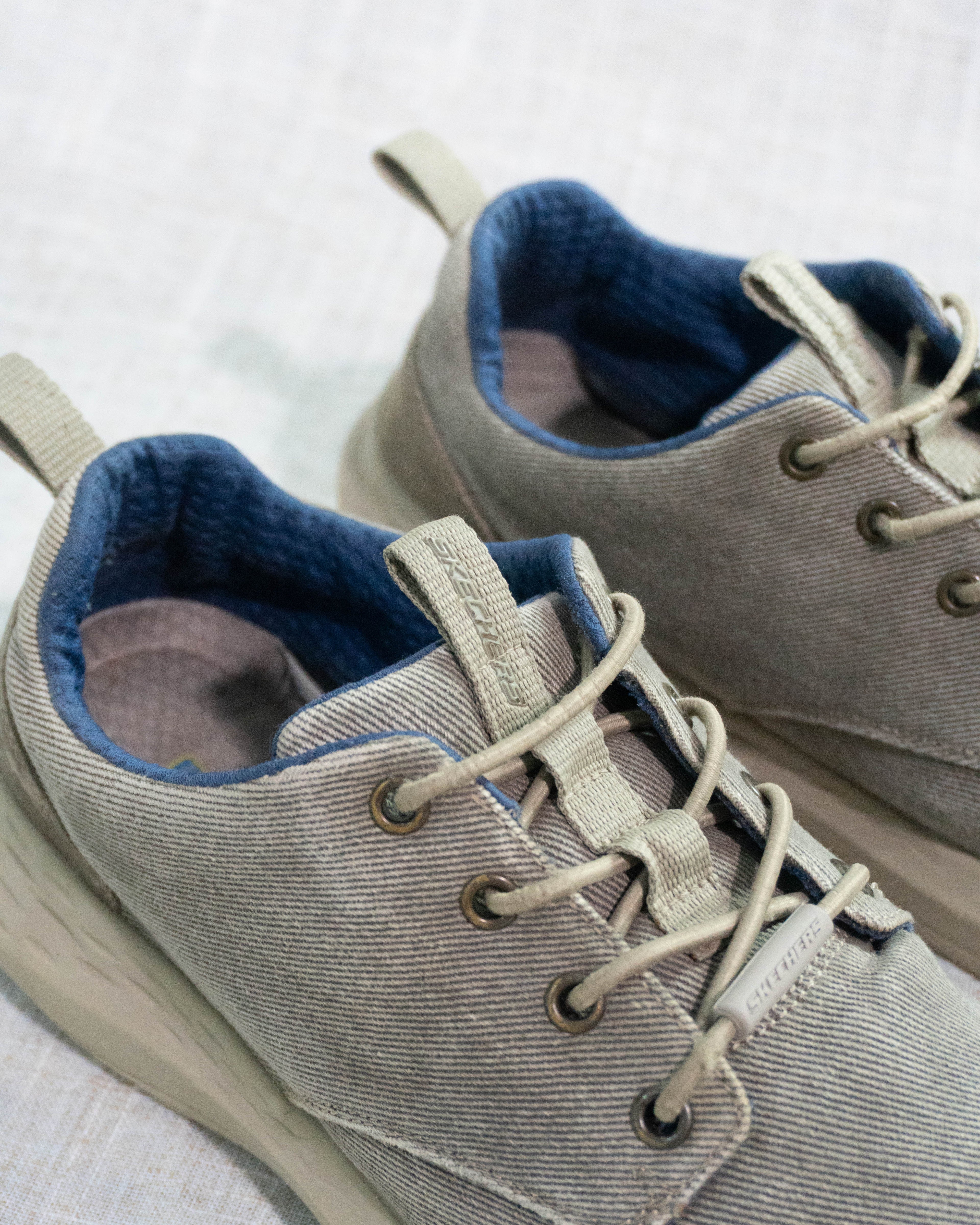 Skechers relaxed fit memory foam beige sneakers Pakistan pre loved EU 45 unisex
