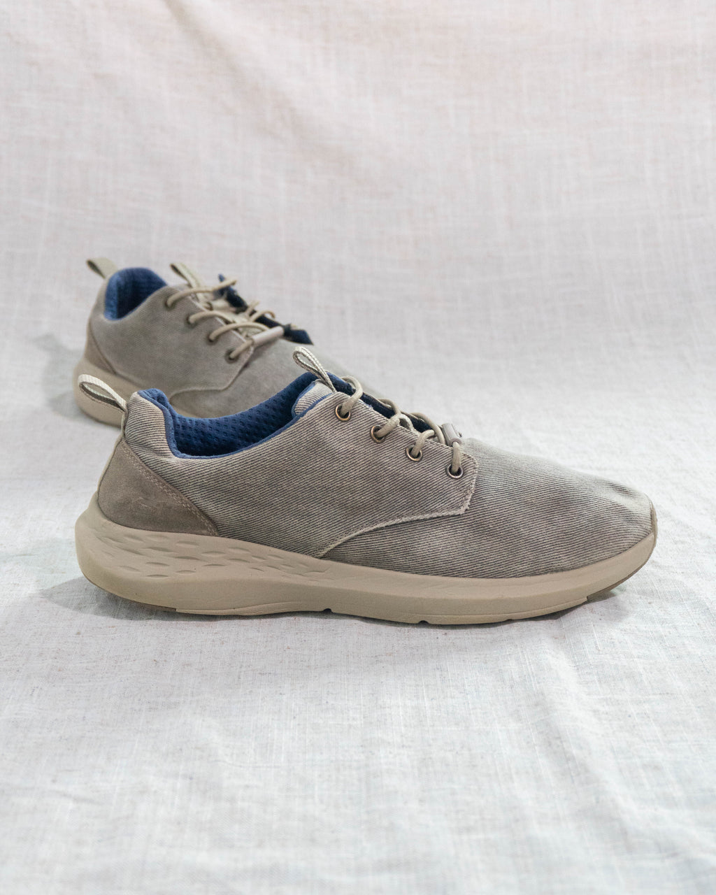 Skechers relaxed fit memory foam beige sneakers Pakistan pre loved EU 45 unisex