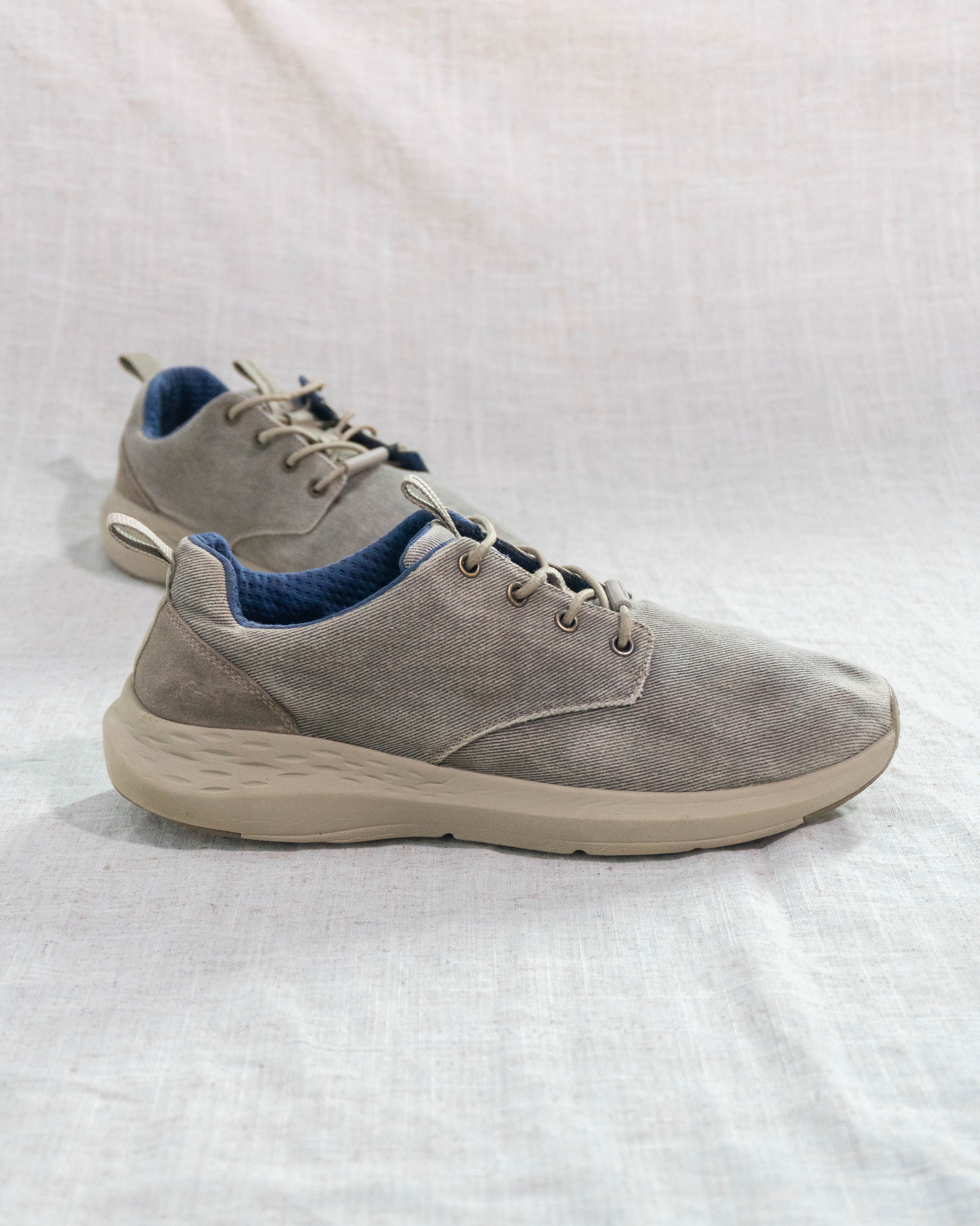 Skechers relaxed fit memory foam beige sneakers Pakistan pre loved EU 45 unisex