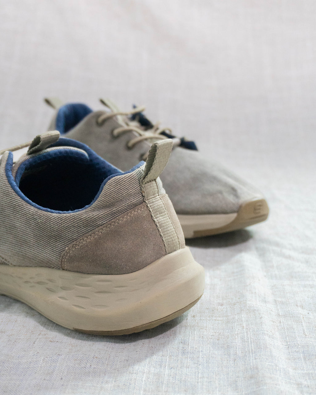 Skechers relaxed fit memory foam beige sneakers Pakistan pre loved EU 45 unisex