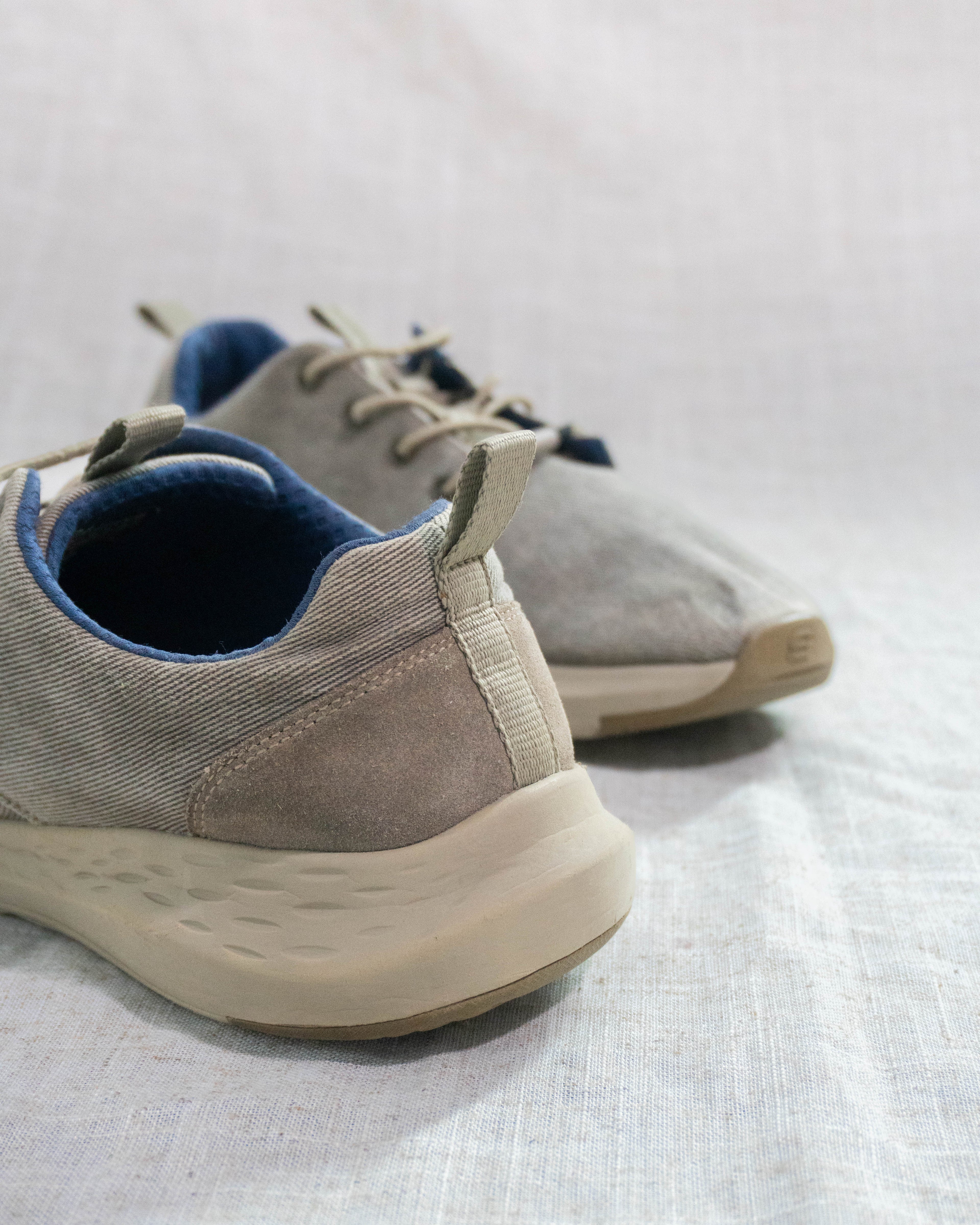 Skechers relaxed fit memory foam beige sneakers Pakistan pre loved EU 45 unisex