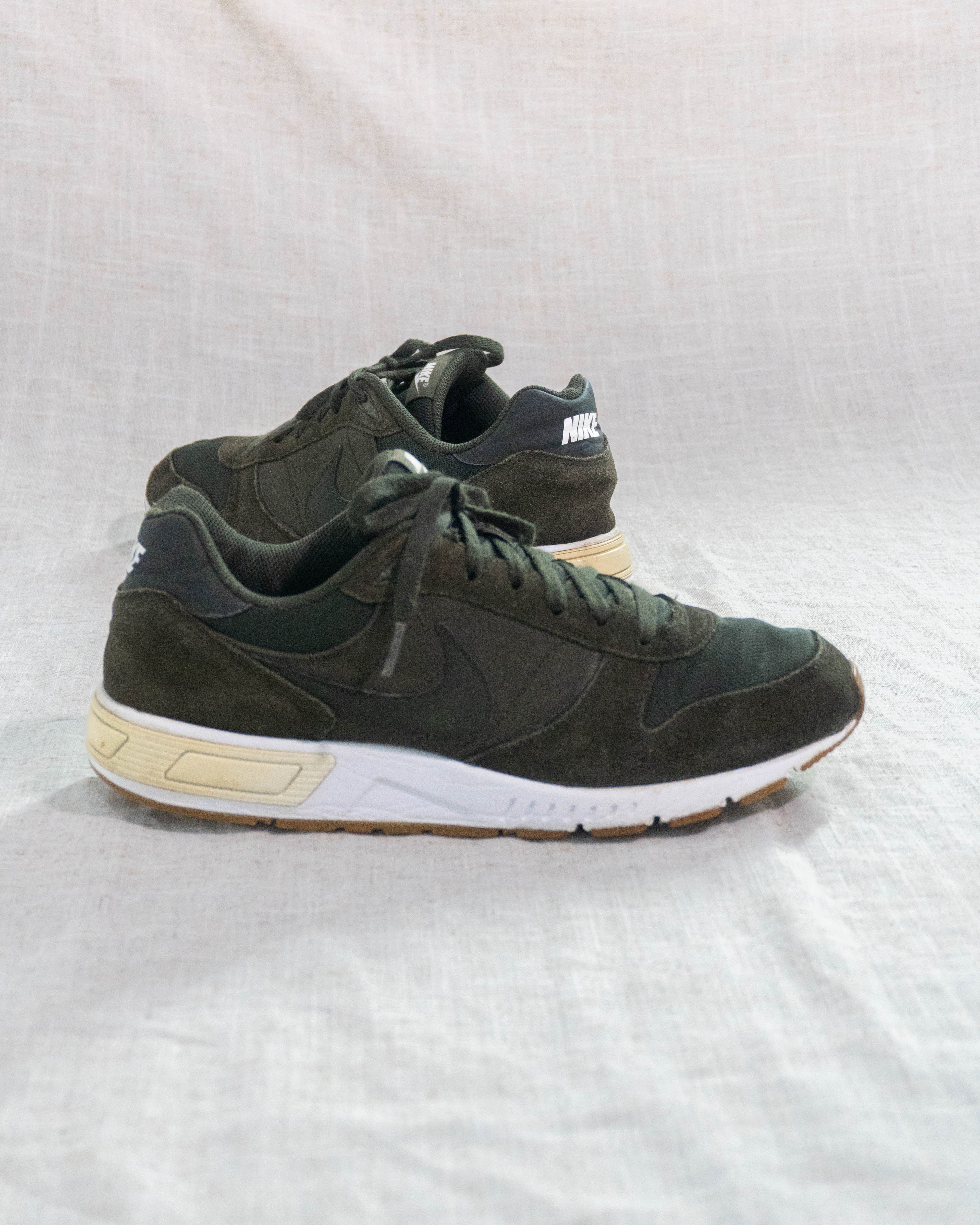 Nike Nightgazer black sneakers Pakistan original pre loved men EU 45