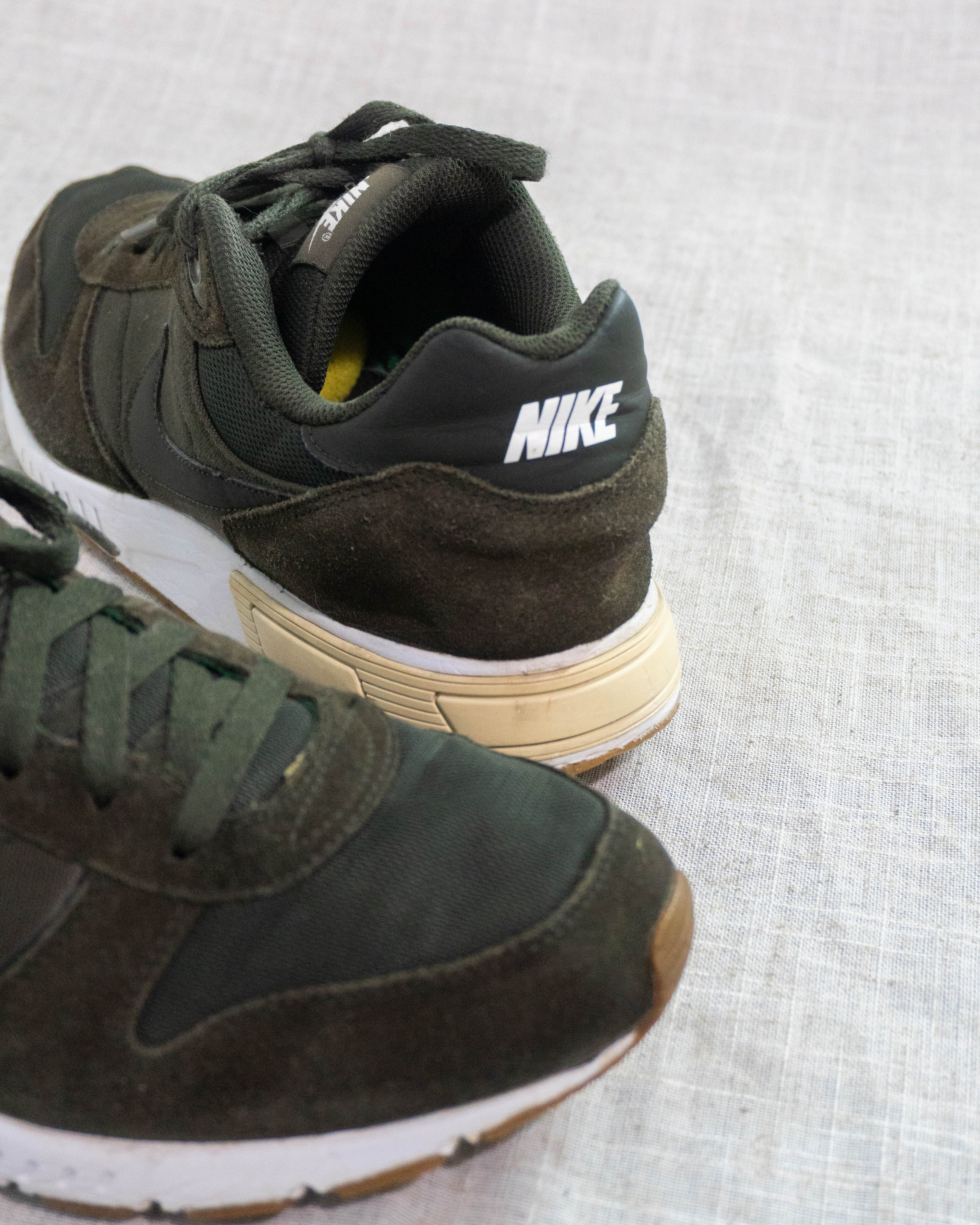 Nike Nightgazer black sneakers Pakistan original pre loved men EU 45