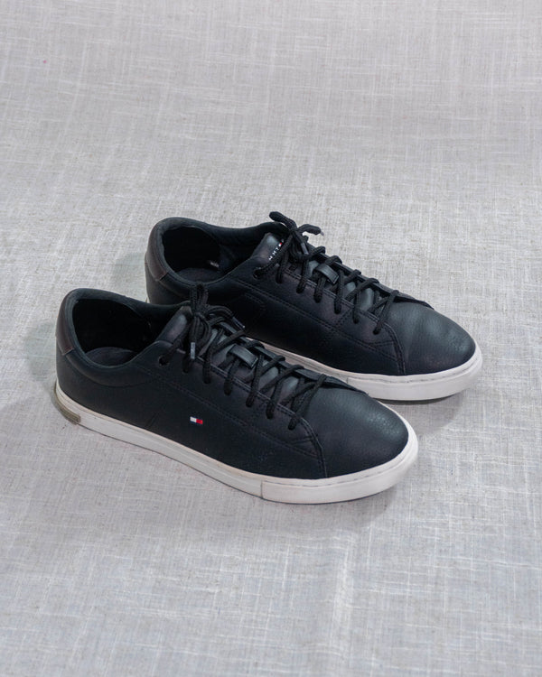 Tommy Hilfiger black sneakers Pakistan