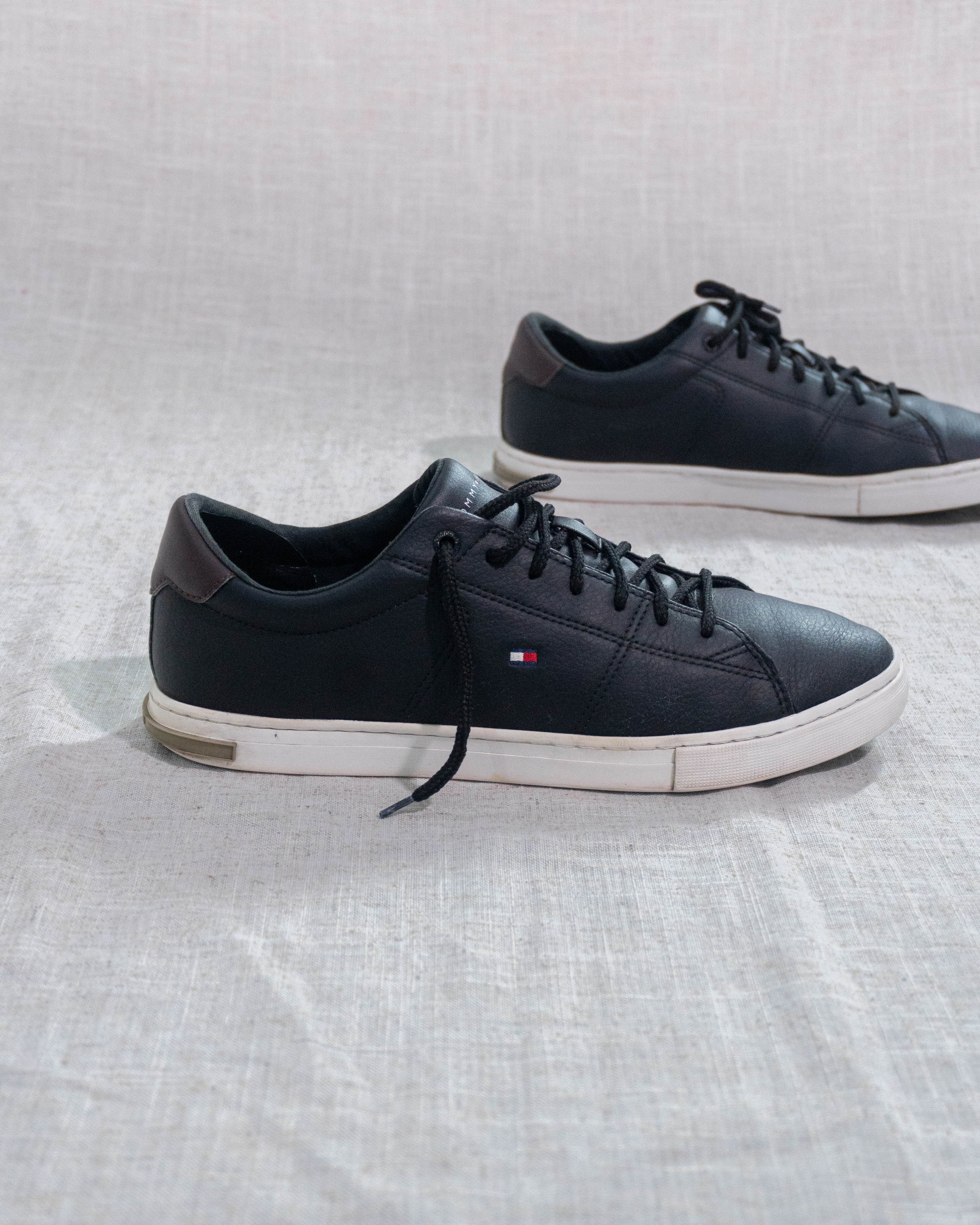 Tommy Hilfiger black sneakers Pakistan