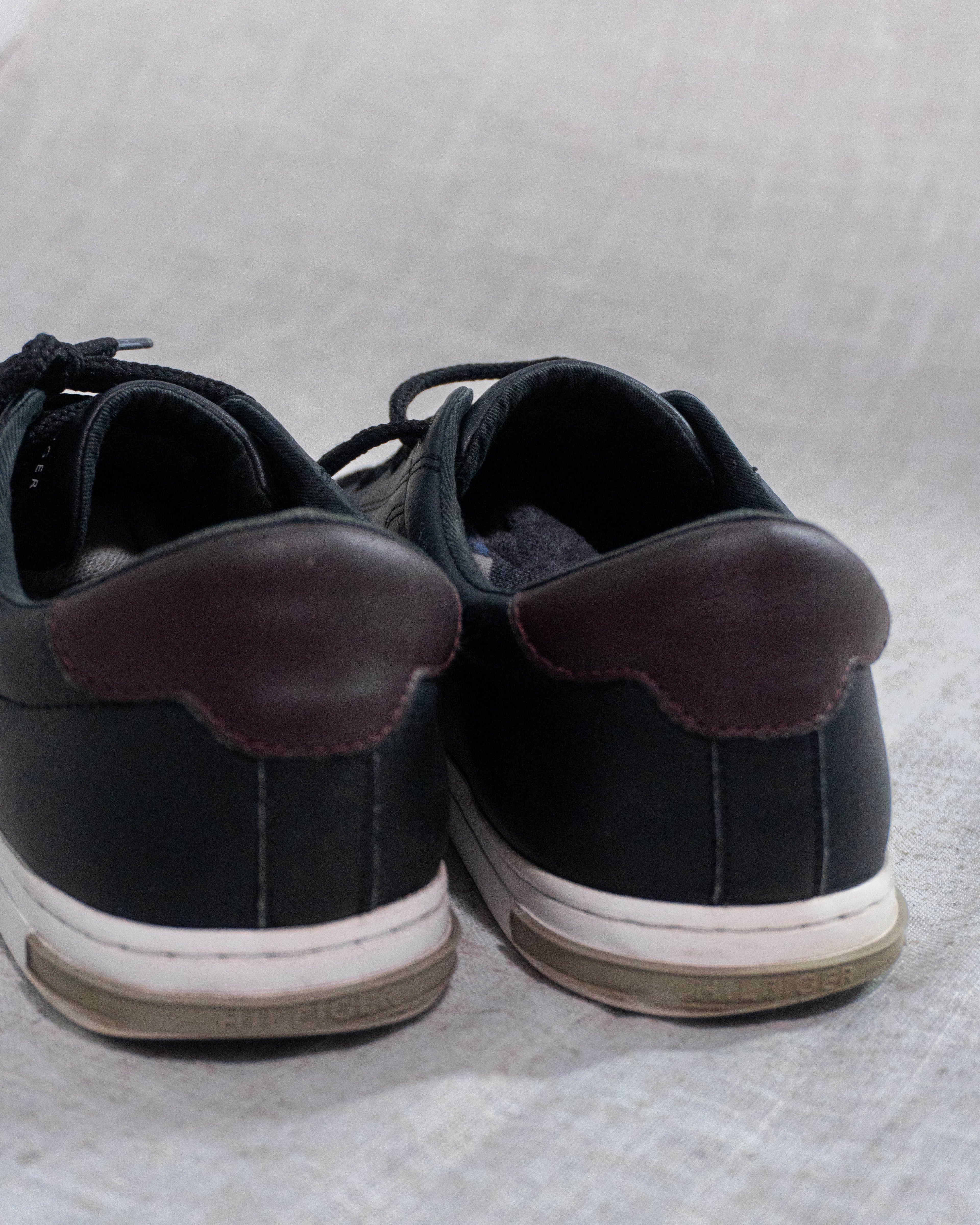 Tommy Hilfiger black sneakers Pakistan