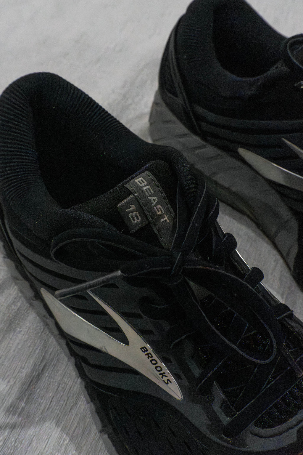 Original Brooks Beast 18 black men’s running shoes EU 43 US 9.5 available in Pakistan at FOUNDD