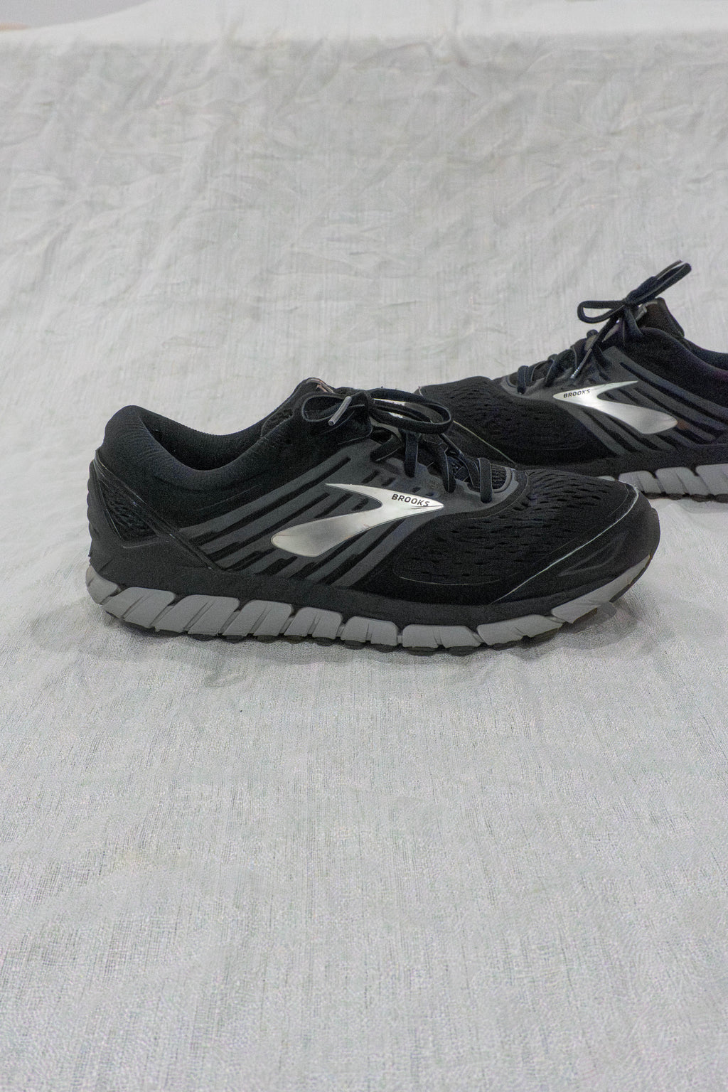 Original Brooks Beast 18 black men’s running shoes EU 43 US 9.5 available in Pakistan at FOUNDD