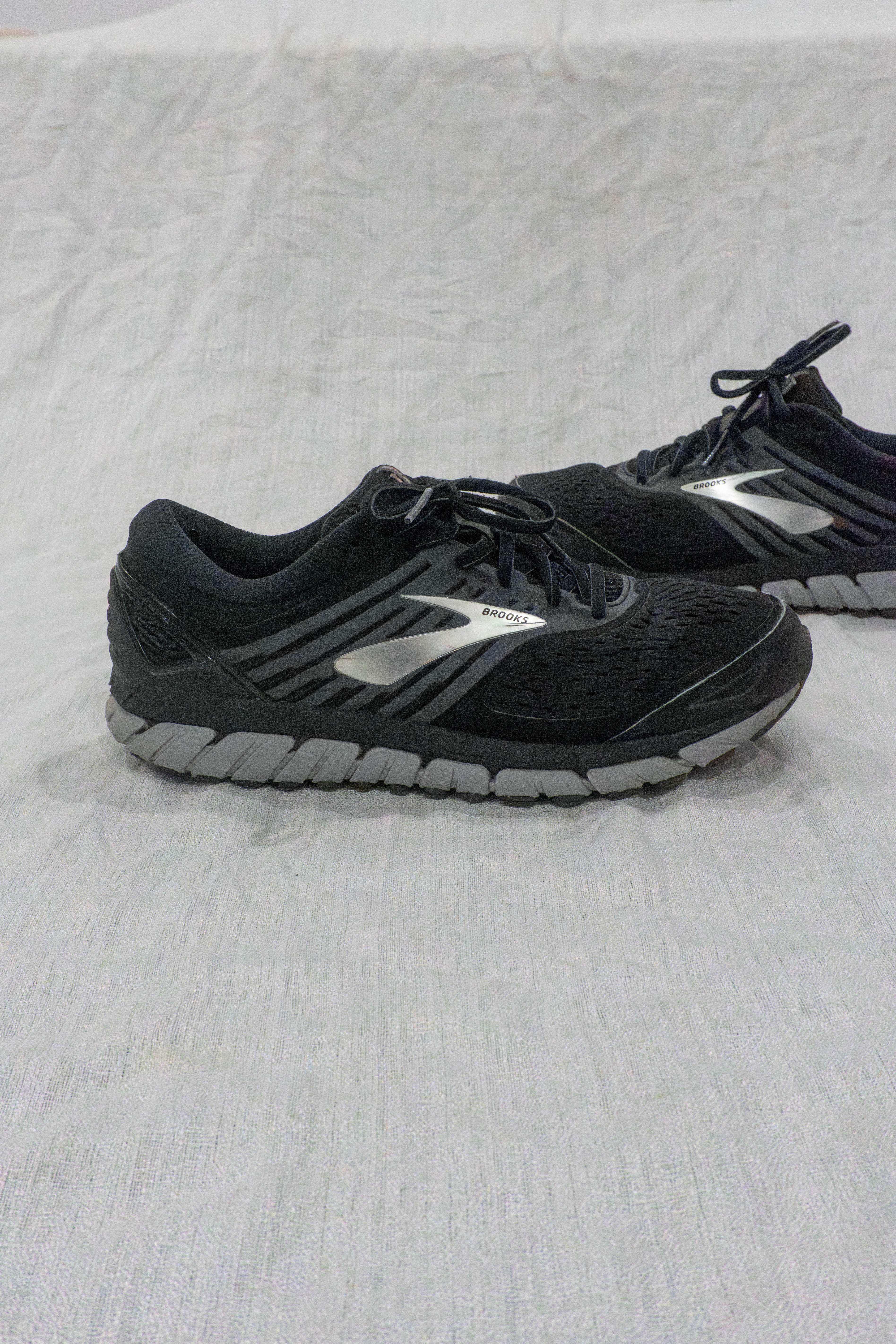 Original Brooks Beast 18 black men’s running shoes EU 43 US 9.5 available in Pakistan at FOUNDD