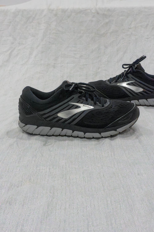 Original Brooks Beast 18 black men’s running shoes EU 43 US 9.5 available in Pakistan at FOUNDD