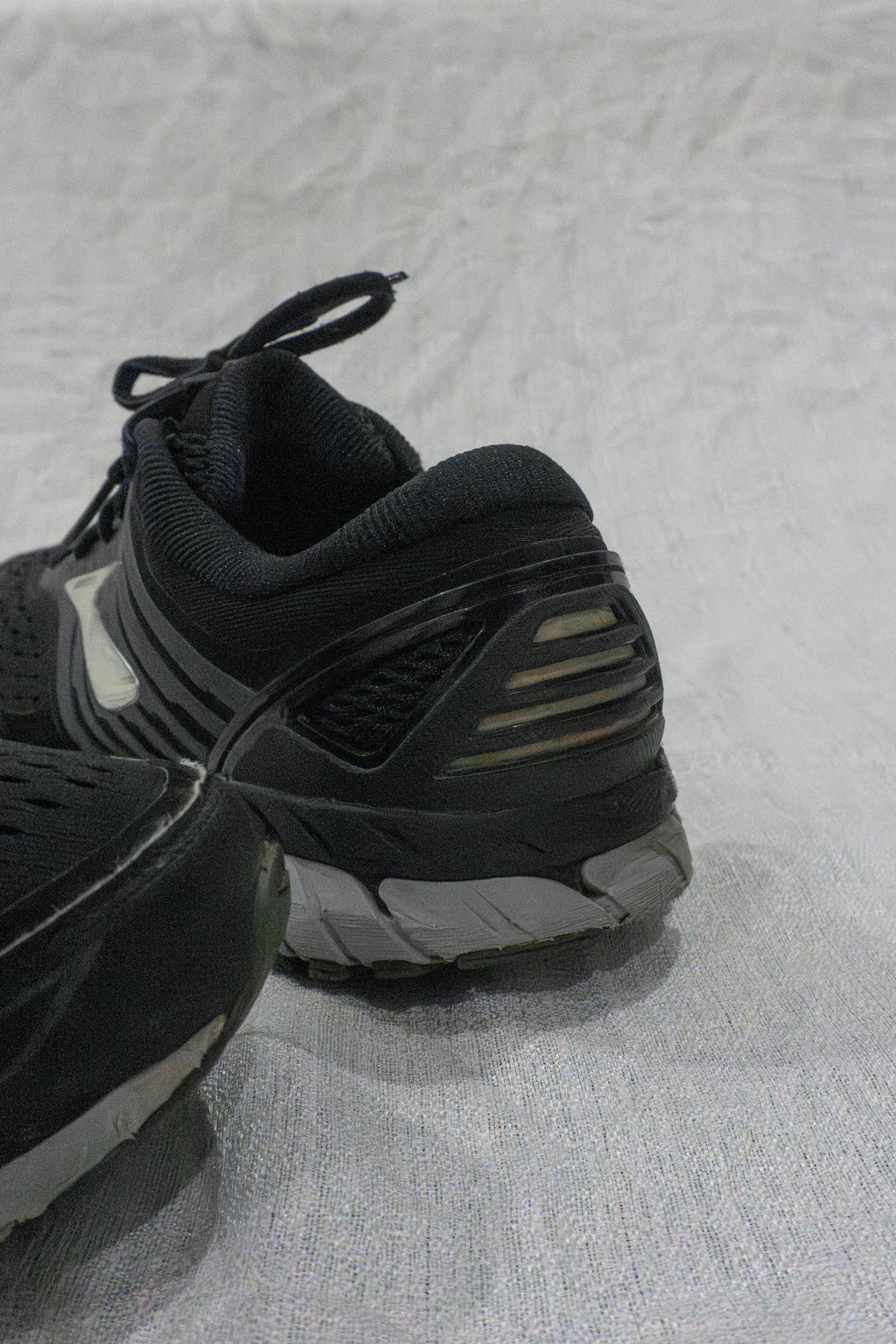 Original Brooks Beast 18 black men’s running shoes EU 43 US 9.5 available in Pakistan at FOUNDD