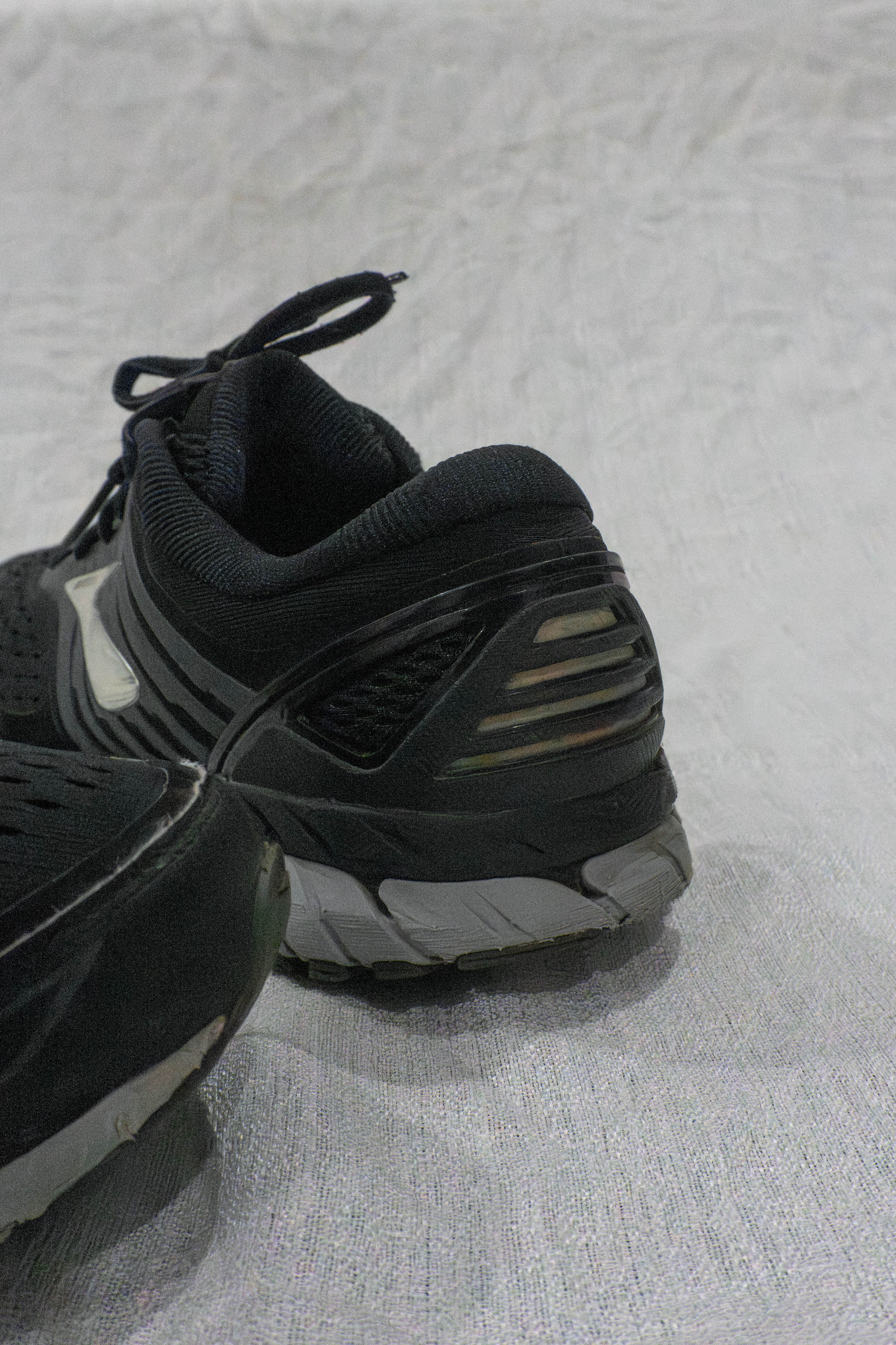 Original Brooks Beast 18 black men’s running shoes EU 43 US 9.5 available in Pakistan at FOUNDD