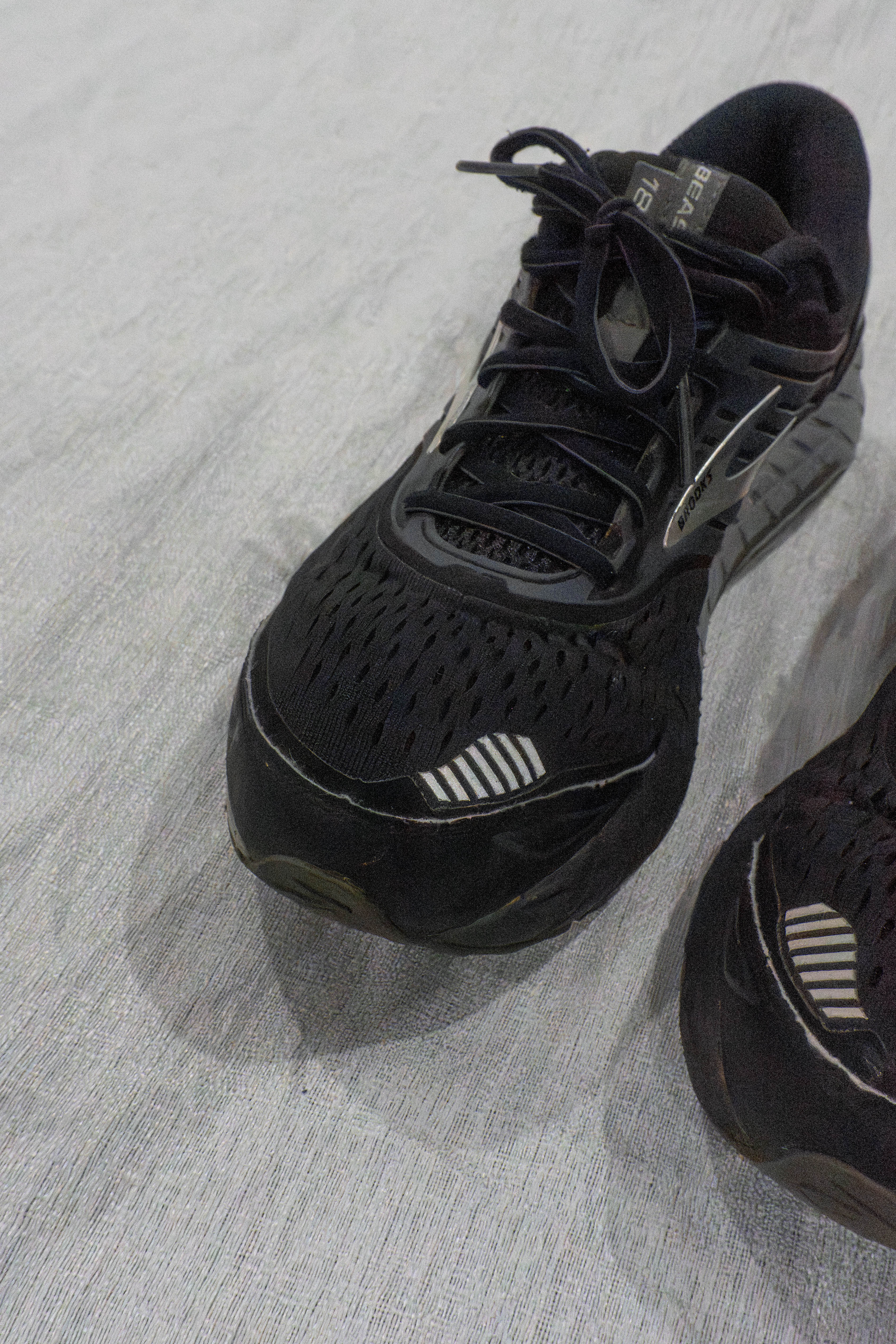 Original Brooks Beast 18 black men’s running shoes EU 43 US 9.5 available in Pakistan at FOUNDD
