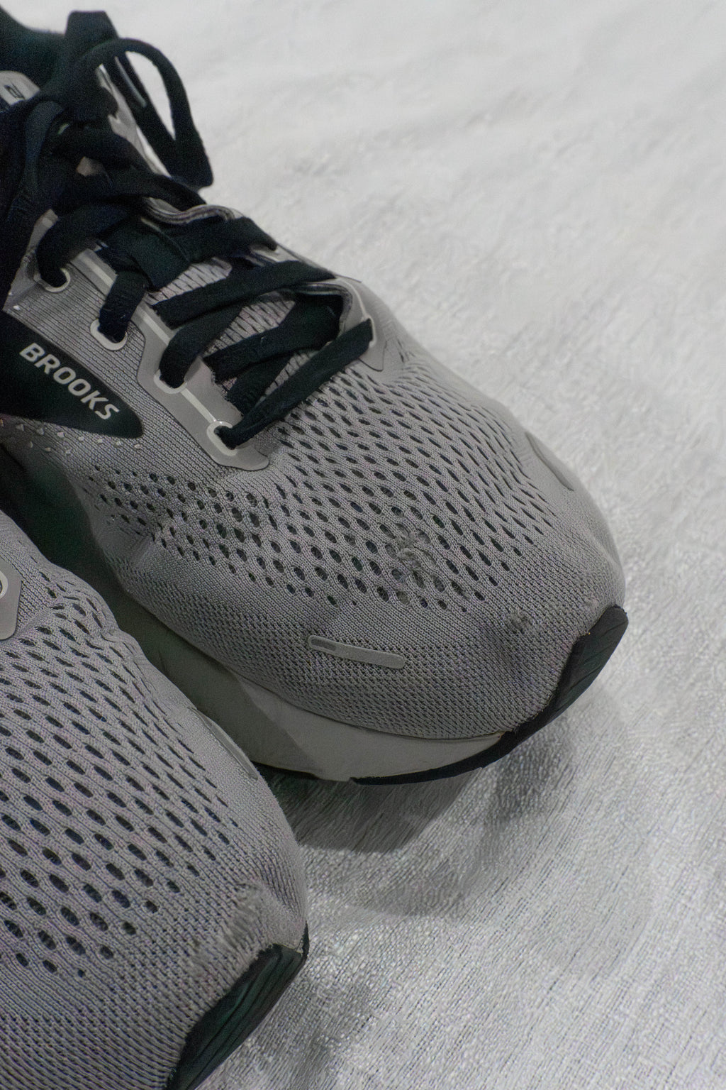 Original Brooks Adrenaline GTS 22 grey men’s running shoes EU 44 US 10 available in Pakistan at FOUNDD