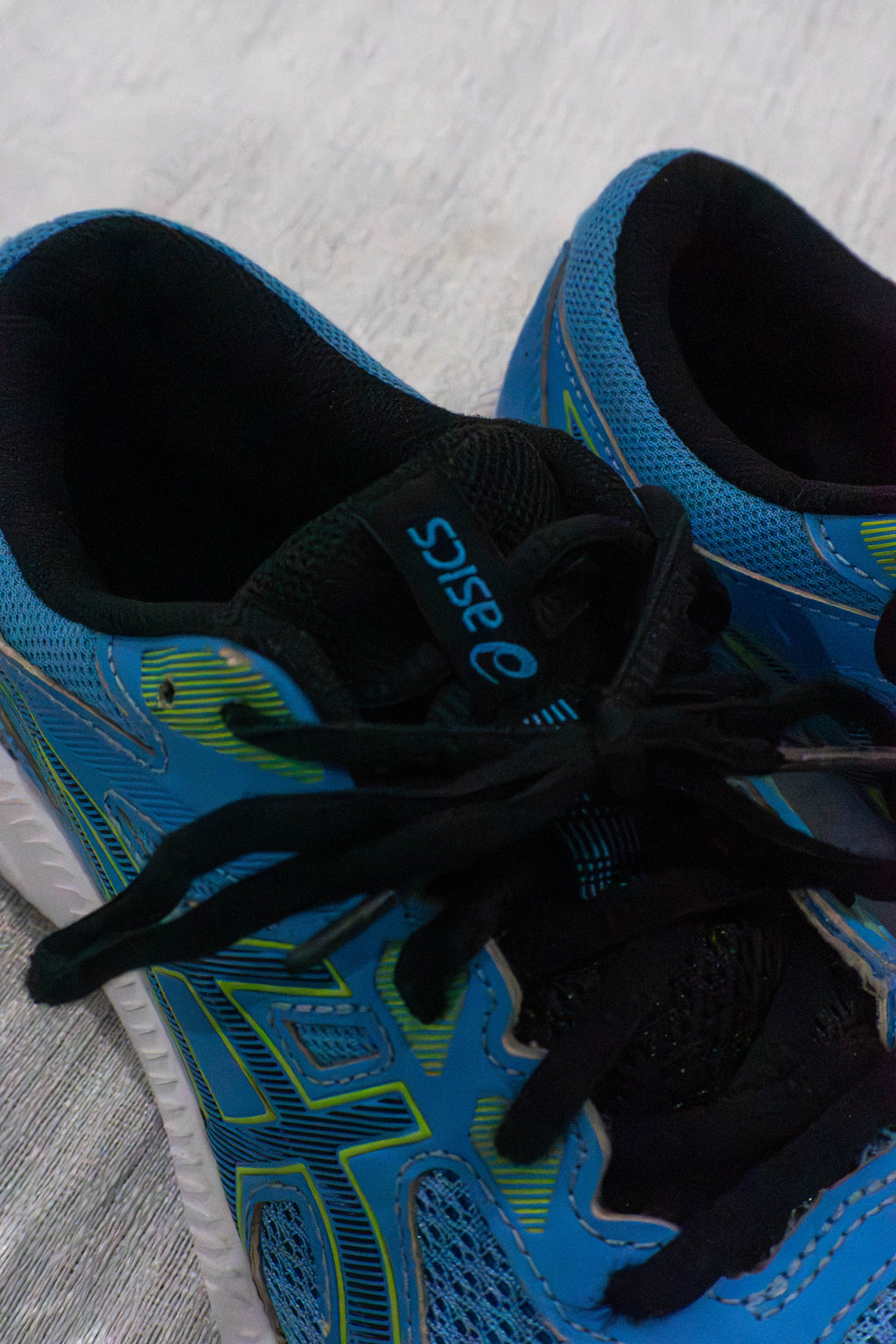 Original ASICS Contend 8 GS blue running shoes EU 39 available in Pakistan at FOUNDD