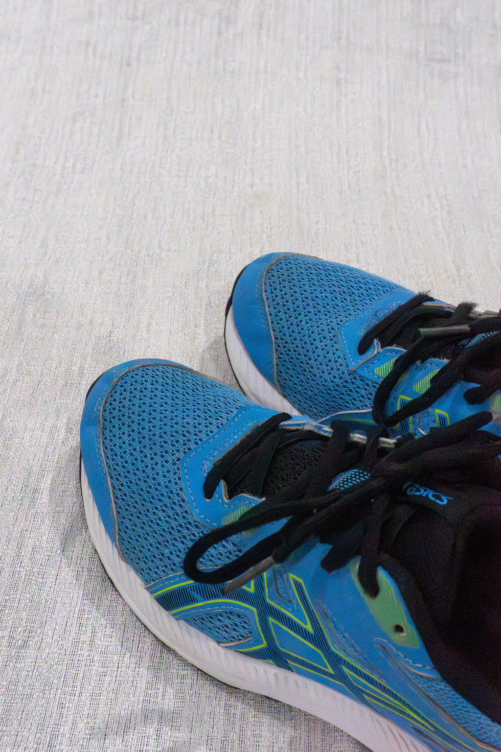 Original ASICS Contend 8 GS blue running shoes EU 39 available in Pakistan at FOUNDD
