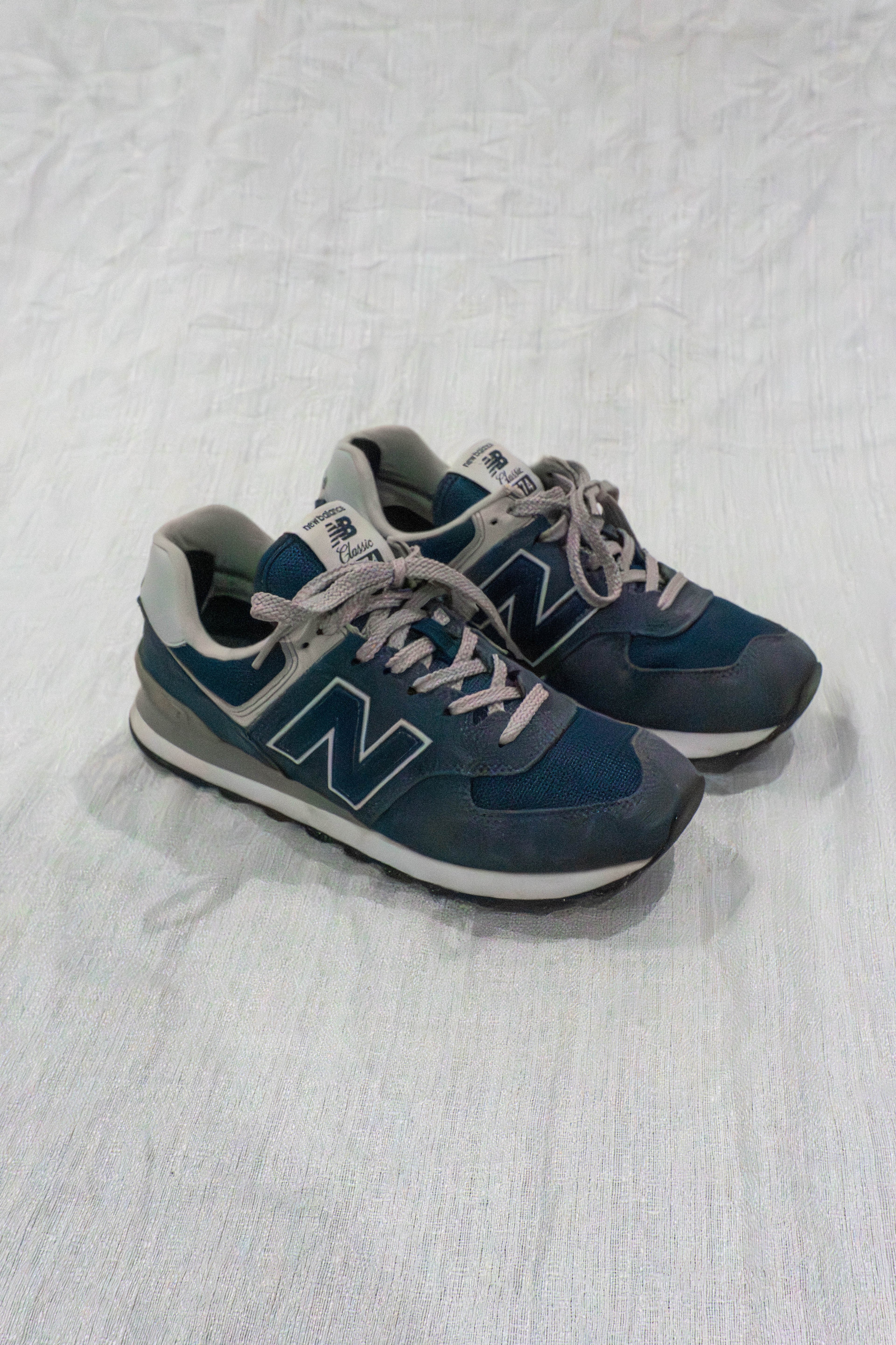 Original New Balance 574 Classic navy women’s sneakers EU 38 available in Pakistan at FOUNDD