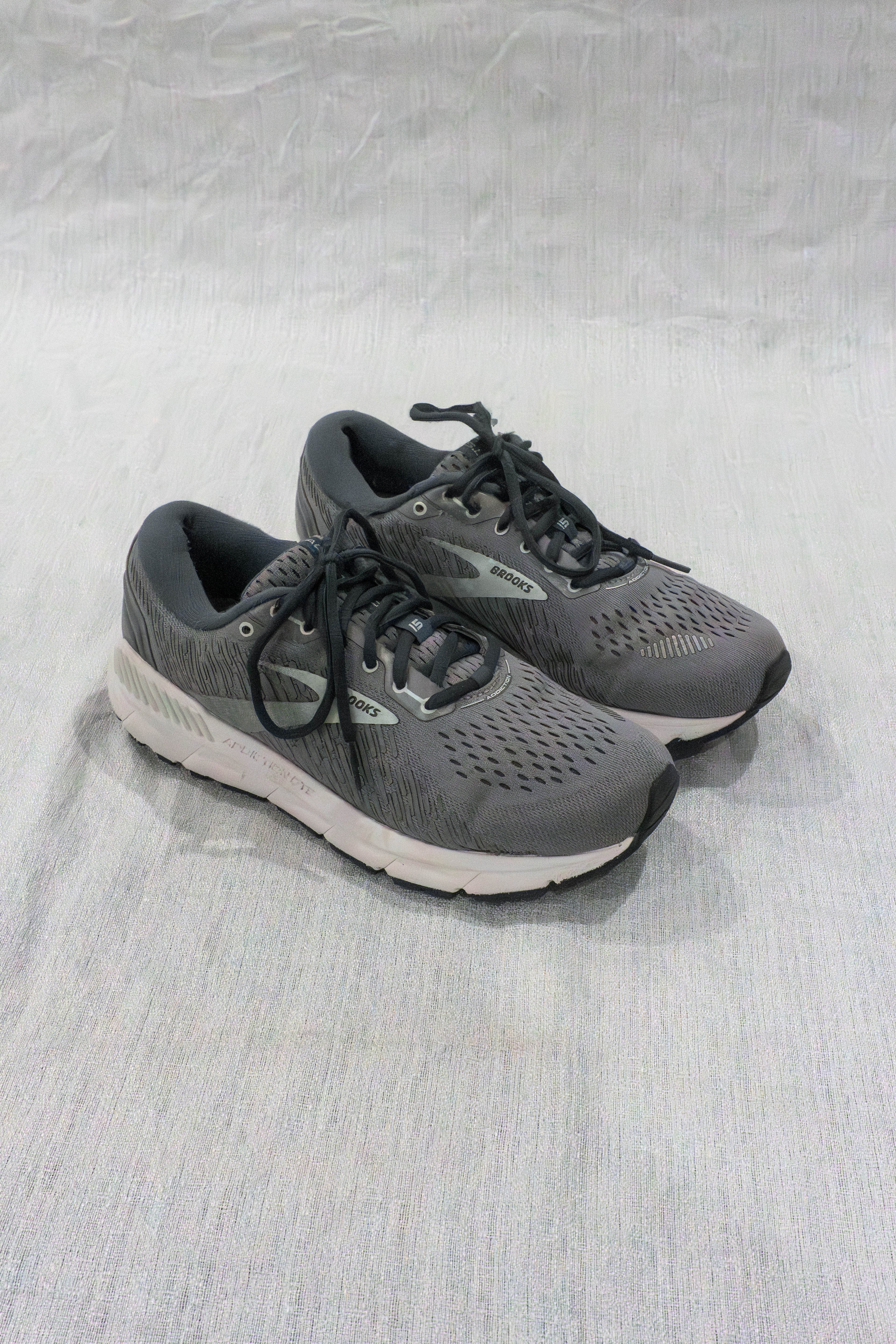 Original Brooks Addiction GTS 15 grey women’s running shoes EU 40.5 US 9 available in Pakistan at FOUNDD
