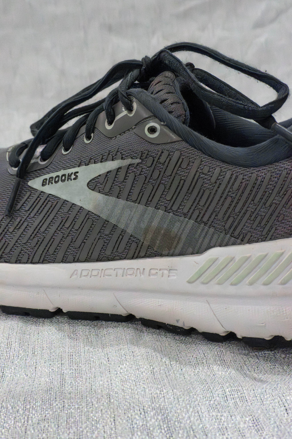 Original Brooks Addiction GTS 15 grey women’s running shoes EU 40.5 US 9 available in Pakistan at FOUNDD
