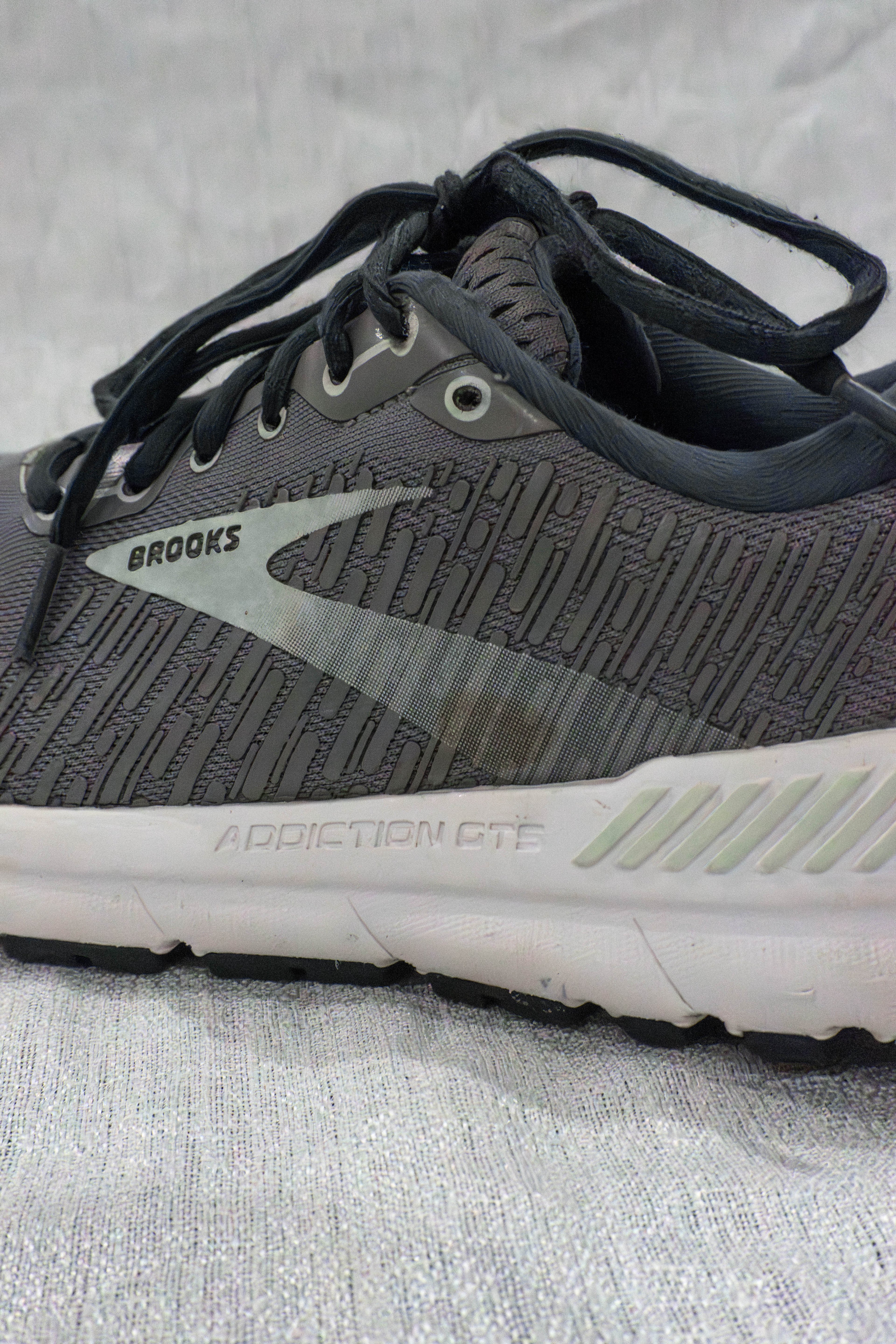 Original Brooks Addiction GTS 15 grey women’s running shoes EU 40.5 US 9 available in Pakistan at FOUNDD