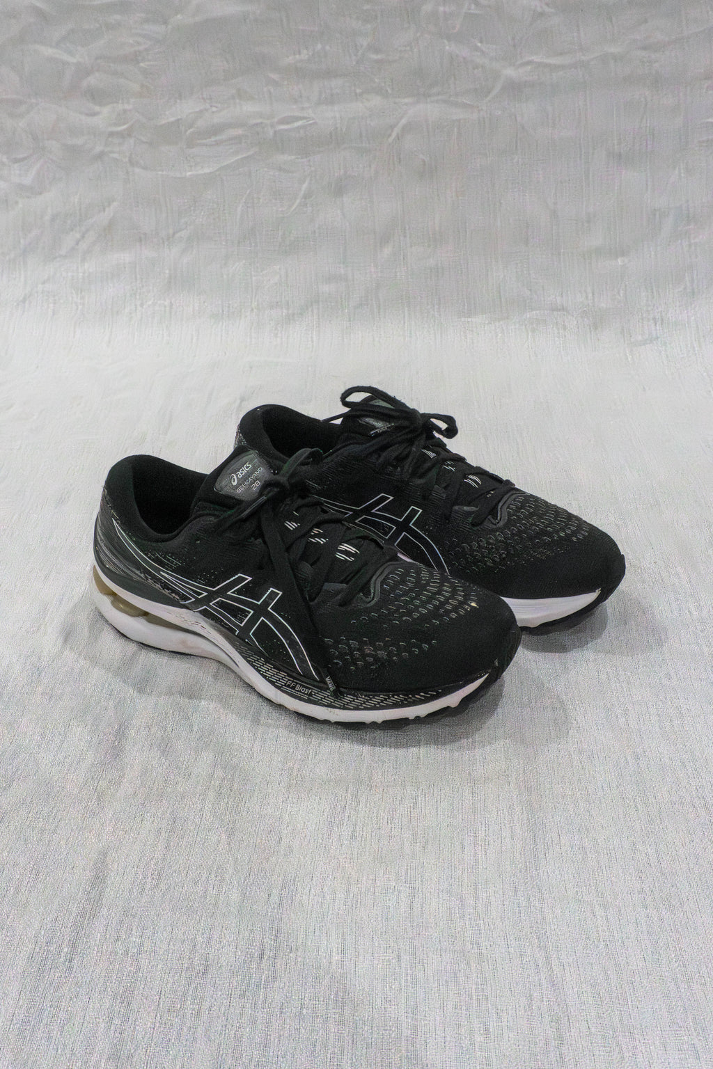 Original ASICS Gel-Kayano 28 black running shoes EU 41 available in Pakistan at FOUNDD