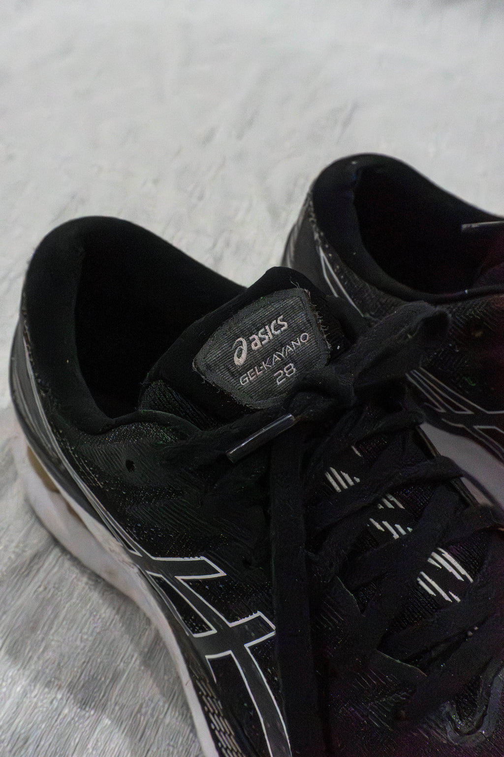 Original ASICS Gel-Kayano 28 black running shoes EU 41 available in Pakistan at FOUNDD