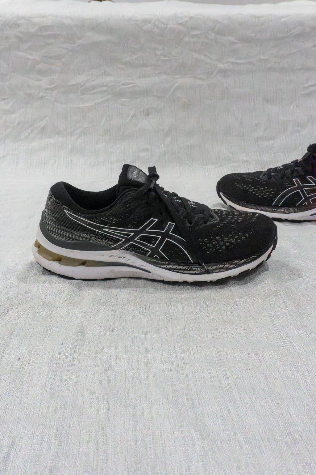 Original ASICS Gel-Kayano 28 black running shoes EU 41 available in Pakistan at FOUNDD