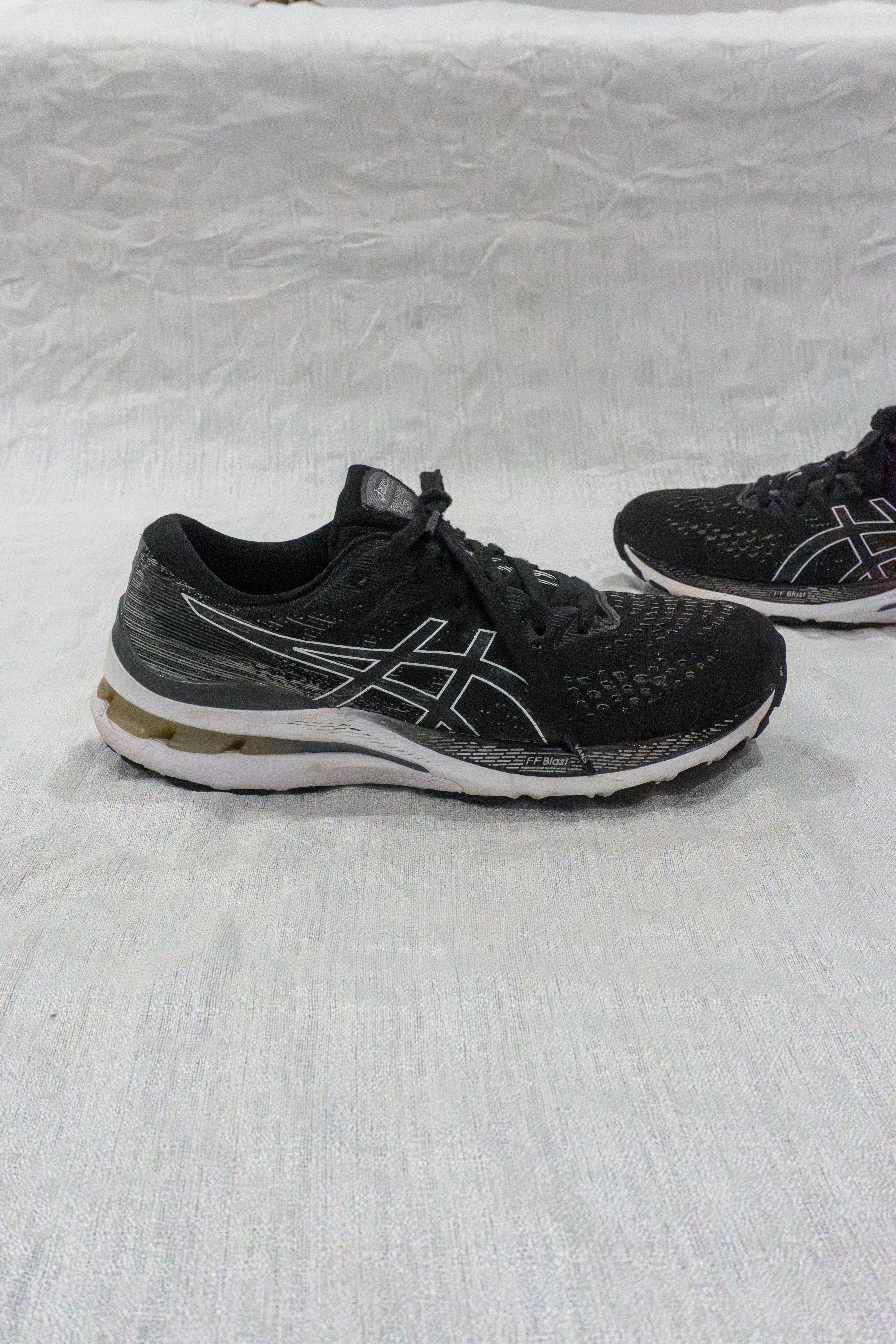 Original ASICS Gel-Kayano 28 black running shoes EU 41 available in Pakistan at FOUNDD
