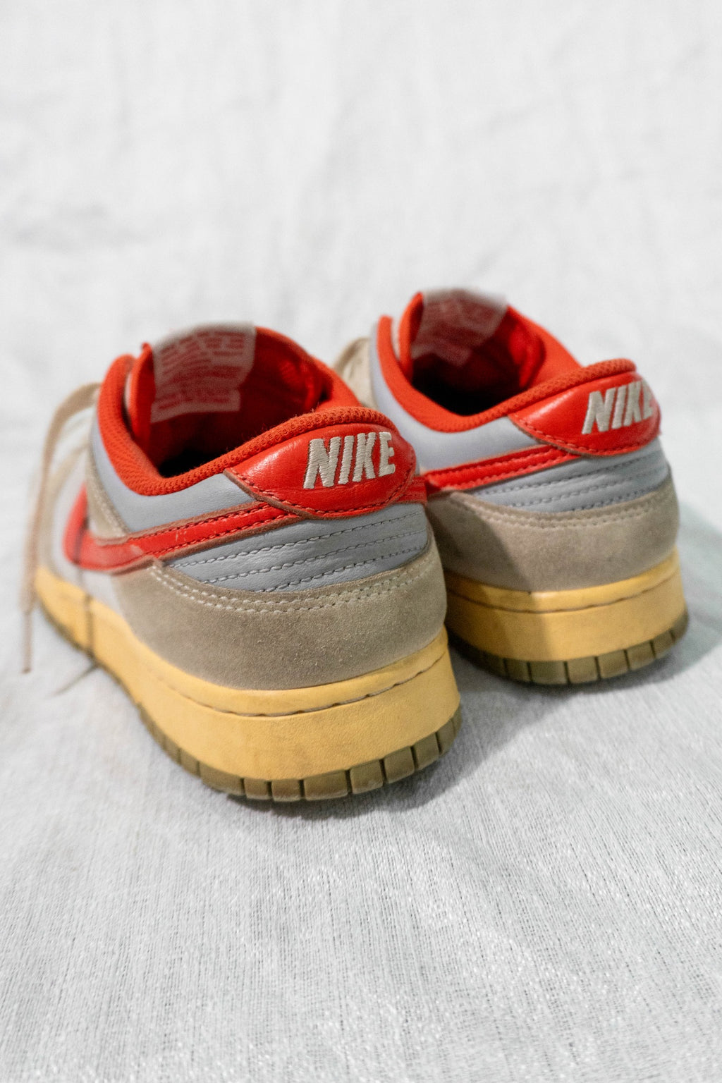 Nike Dunk Low '85 Athletic Department heel view in grey and red, EU 42.5