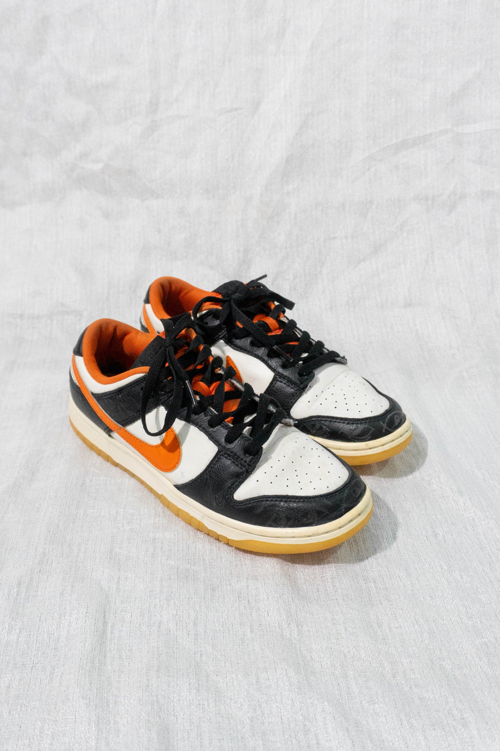 Nike Dunk Low PRM Halloween black white and orange front view, EU 41