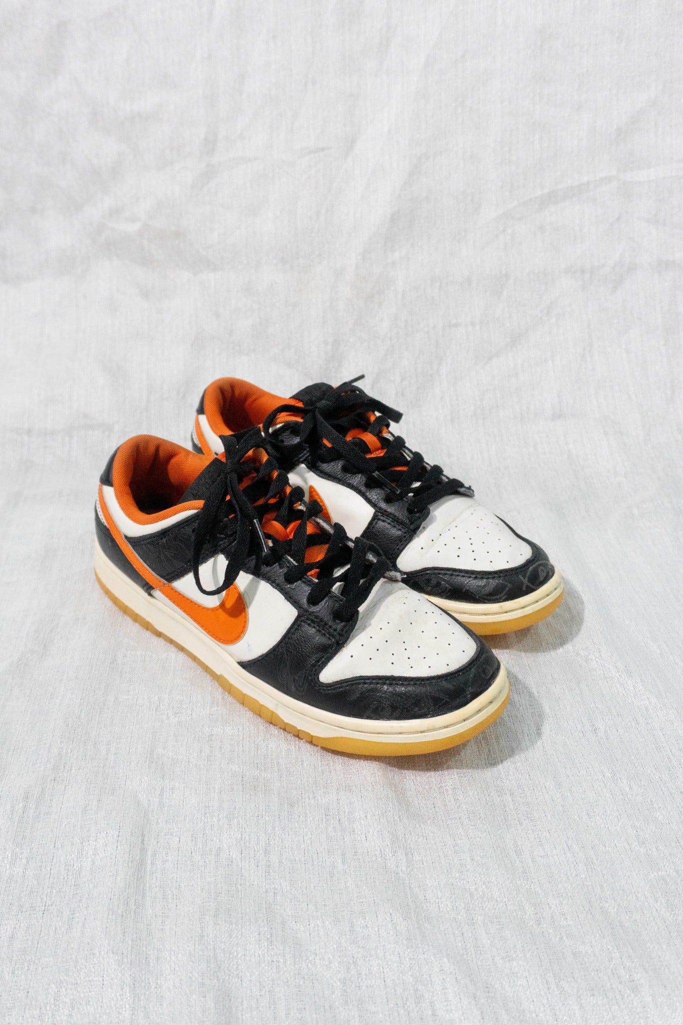 Nike Dunk Low PRM Halloween black white and orange front view, EU 41