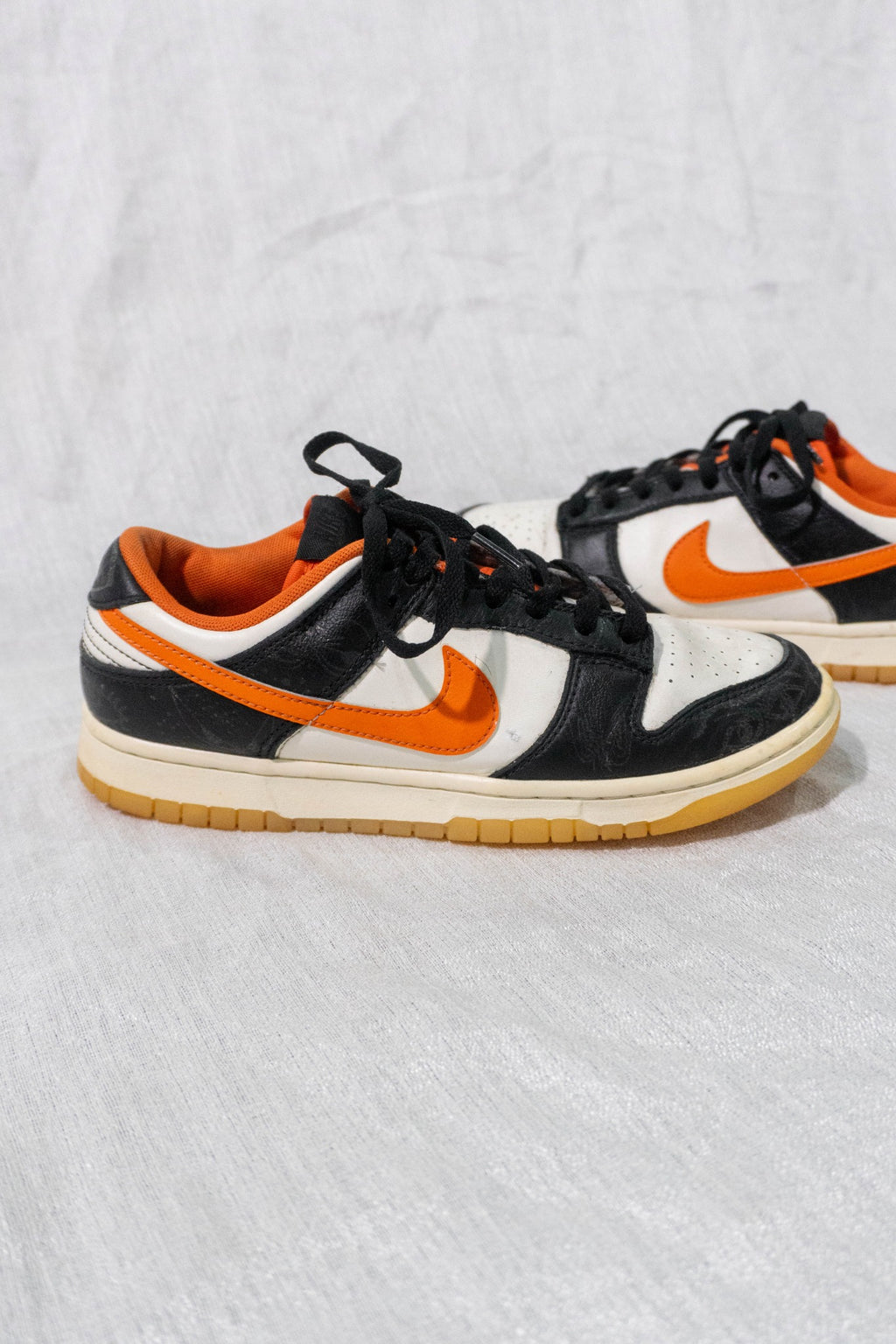 Nike Dunk Low PRM Halloween black white and orange side profile, EU 41