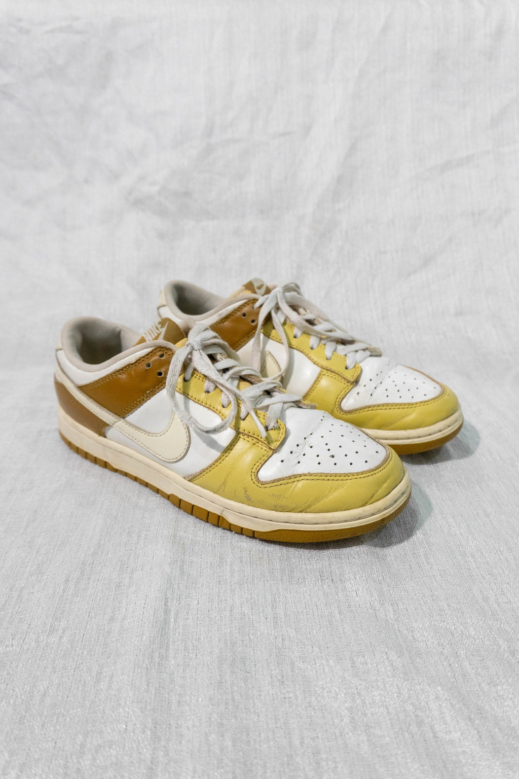 Nike Dunk Low Retro Bronzine EU 41 pre-owned sneakers, front pair view