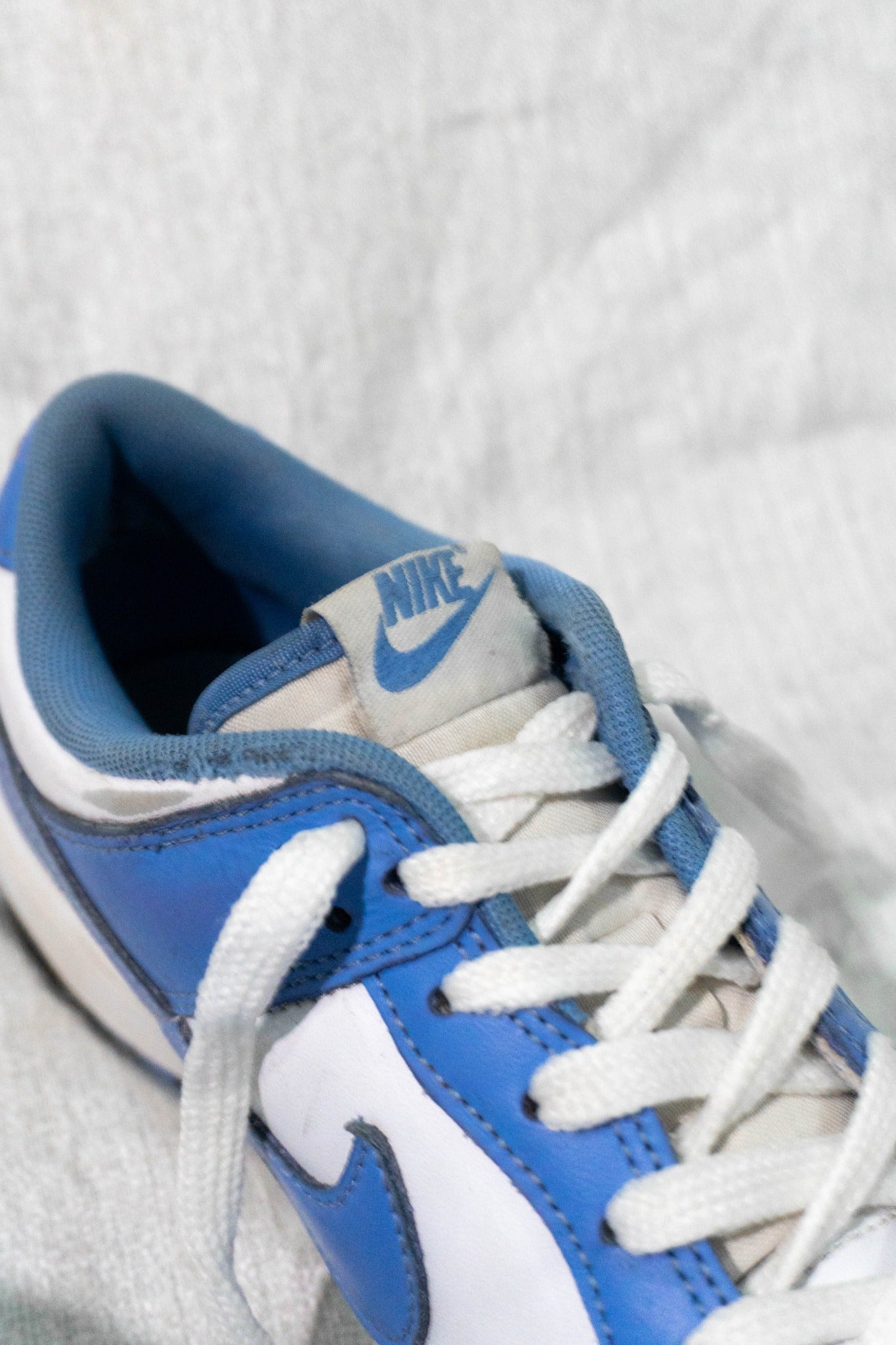 Nike Dunk Low University Blue EU 42.5 tongue, laces and Nike label detail