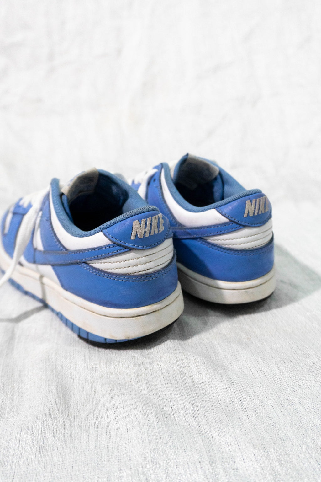 Nike Dunk Low University Blue EU 42.5 heel view with embroidered Nike branding