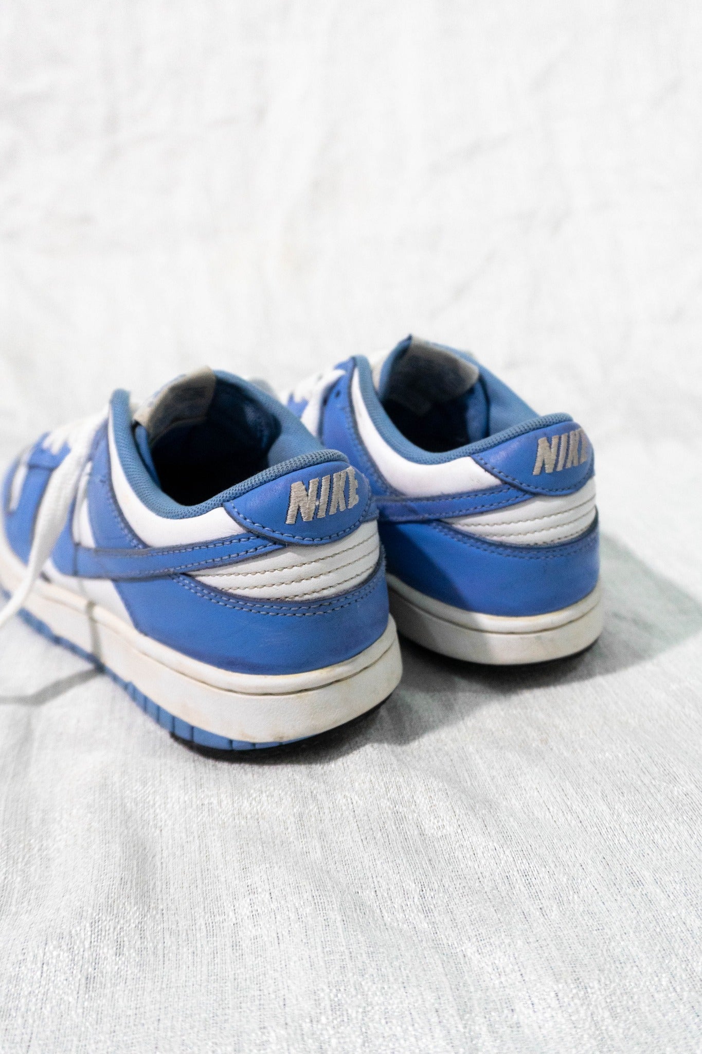 Nike Dunk Low University Blue EU 42.5 heel view with embroidered Nike branding