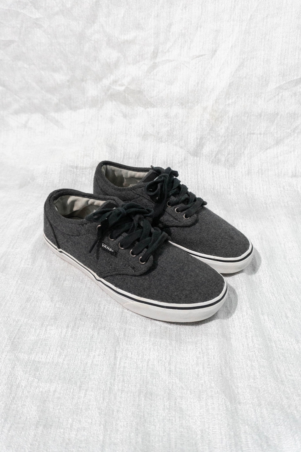 Vans Atwood charcoal grey EU 41 pre-owned sneakers, front pair view