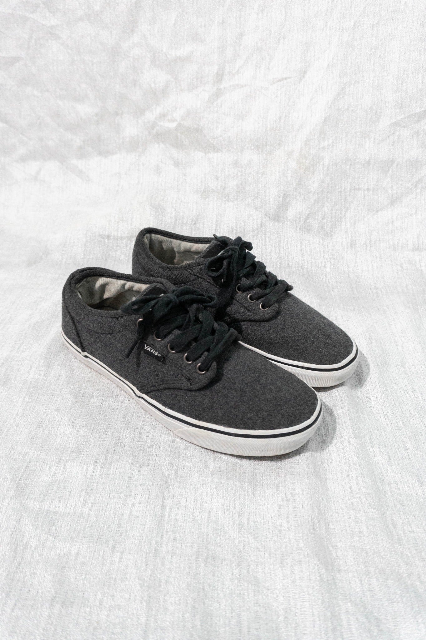 Vans Atwood charcoal grey EU 41 pre-owned sneakers, front pair view