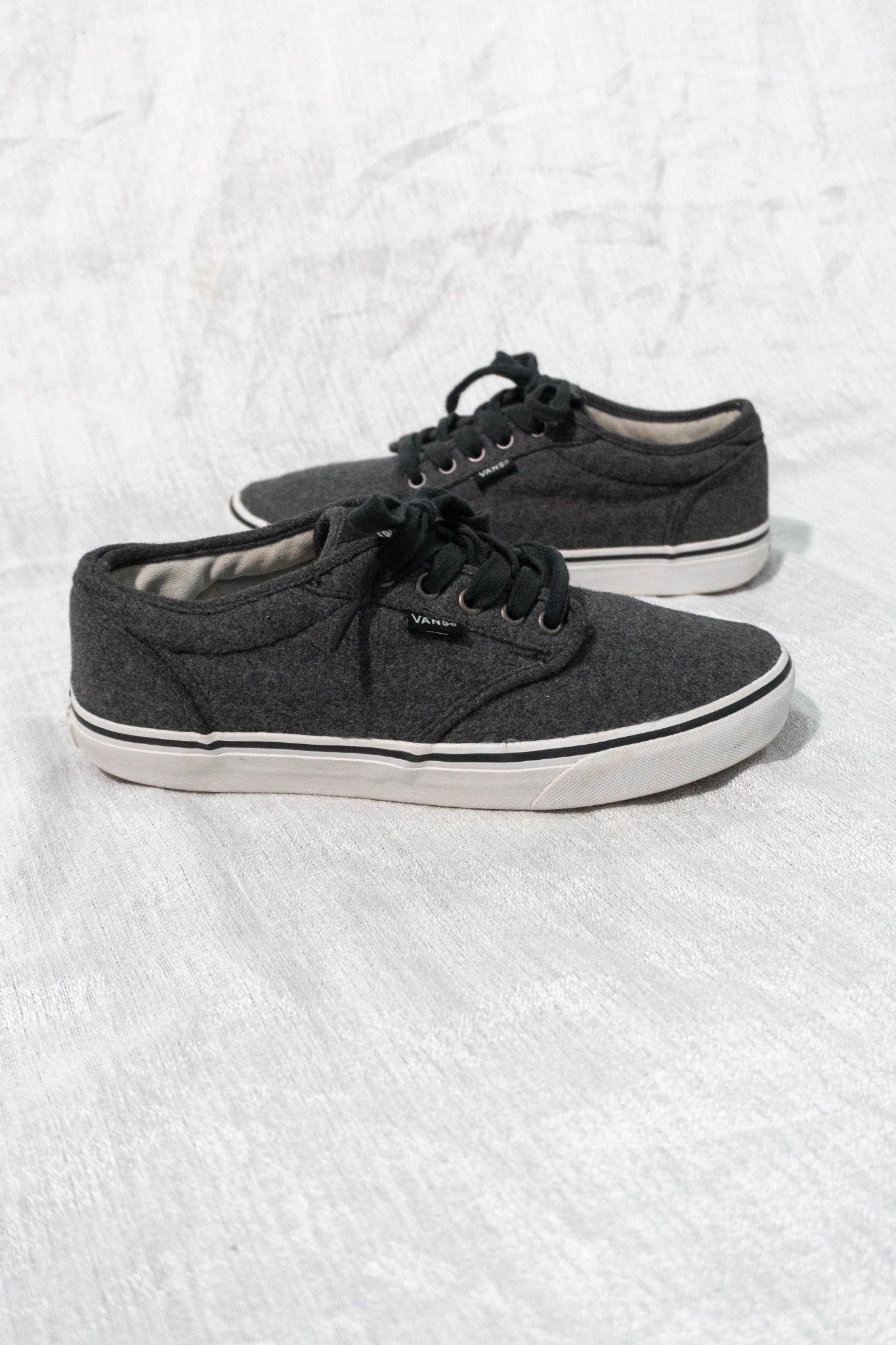 Vans Atwood charcoal grey EU 41 pre-owned sneakers, side profile view