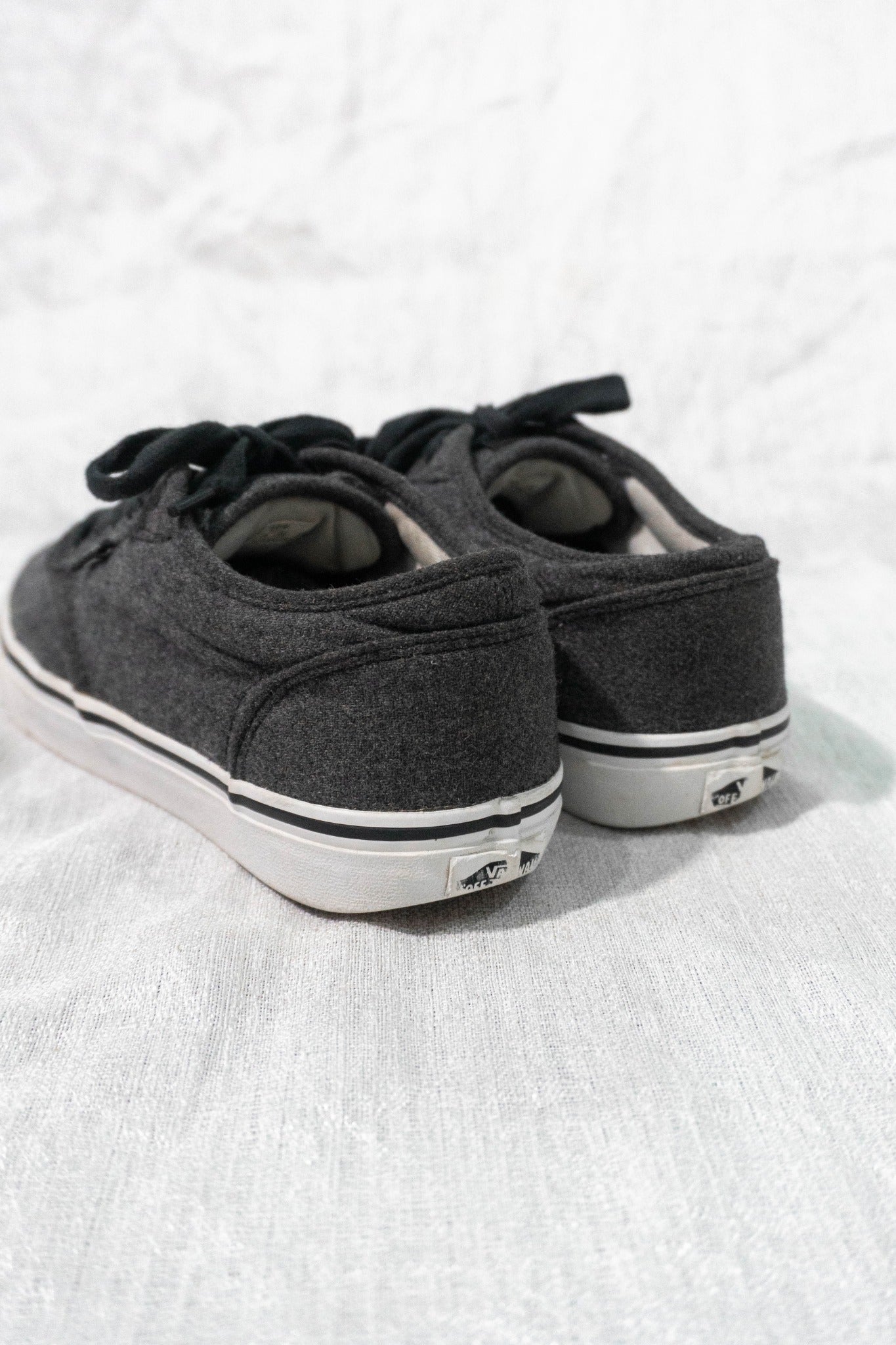Vans Atwood charcoal grey EU 41 heel view with Vans Off The Wall branding