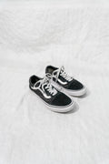 Vans Old Skool black and white EU 39 pre-owned sneakers, front pair view